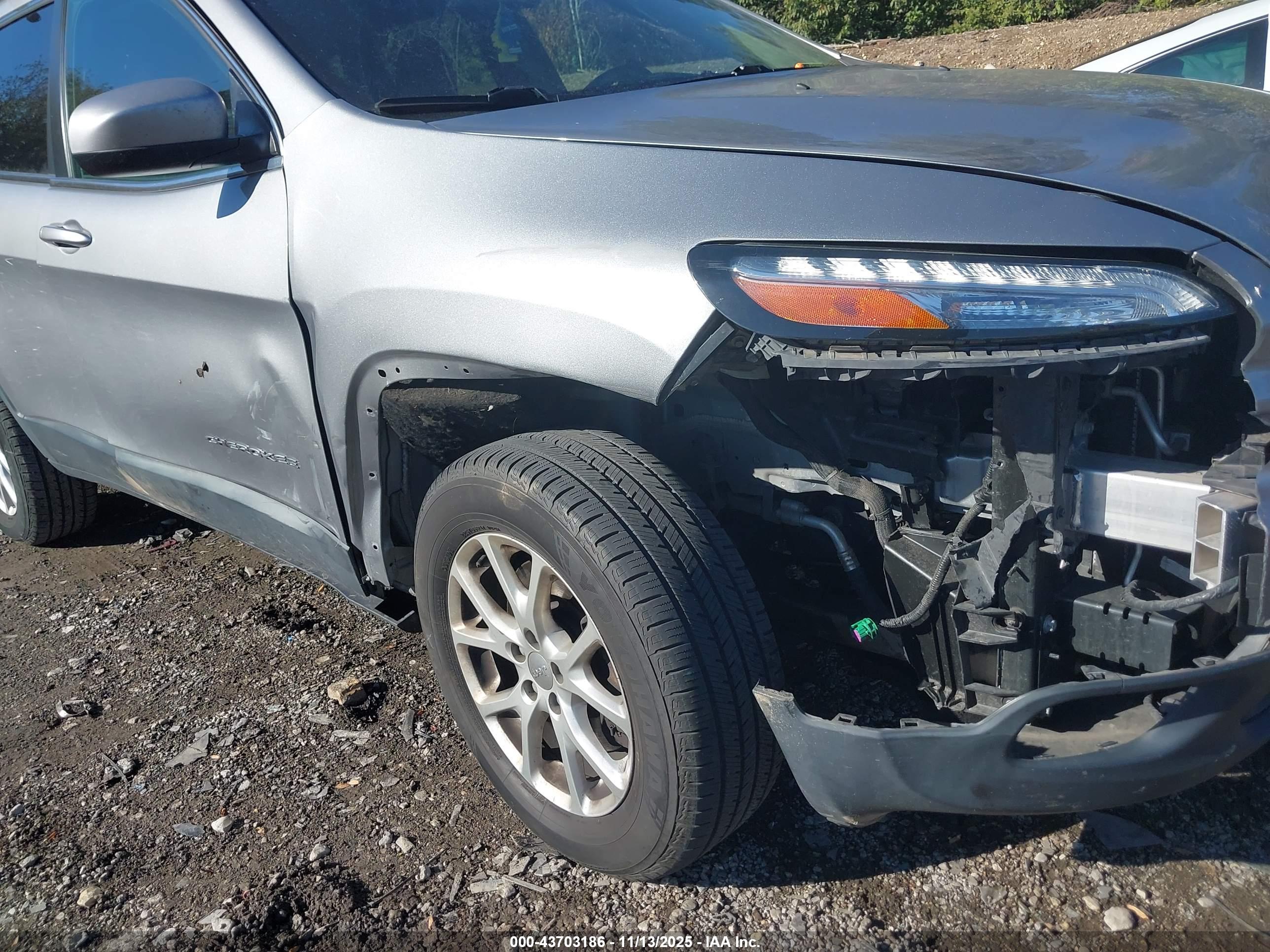 JEEP CHEROKEE image 6