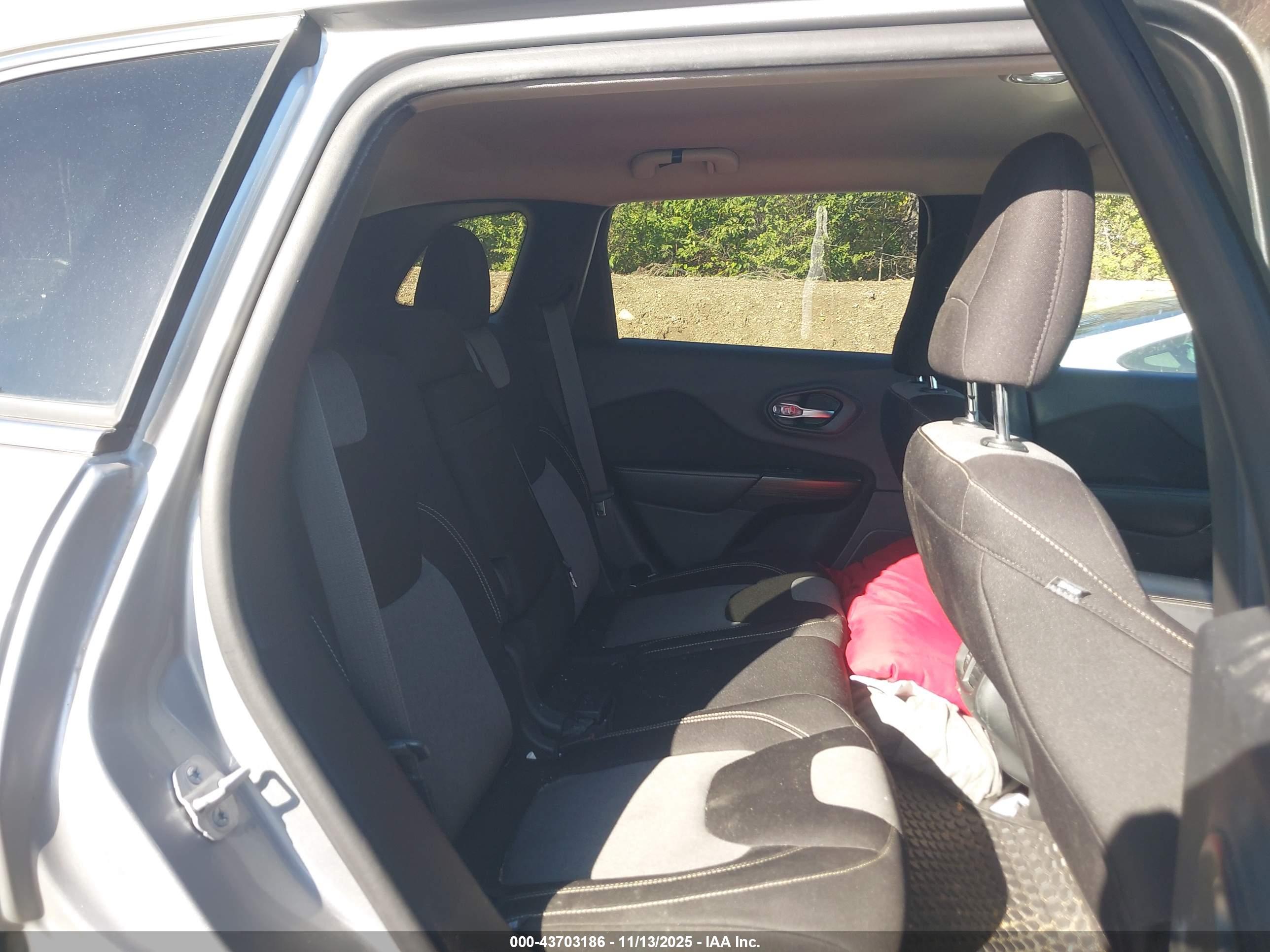 JEEP CHEROKEE image 8