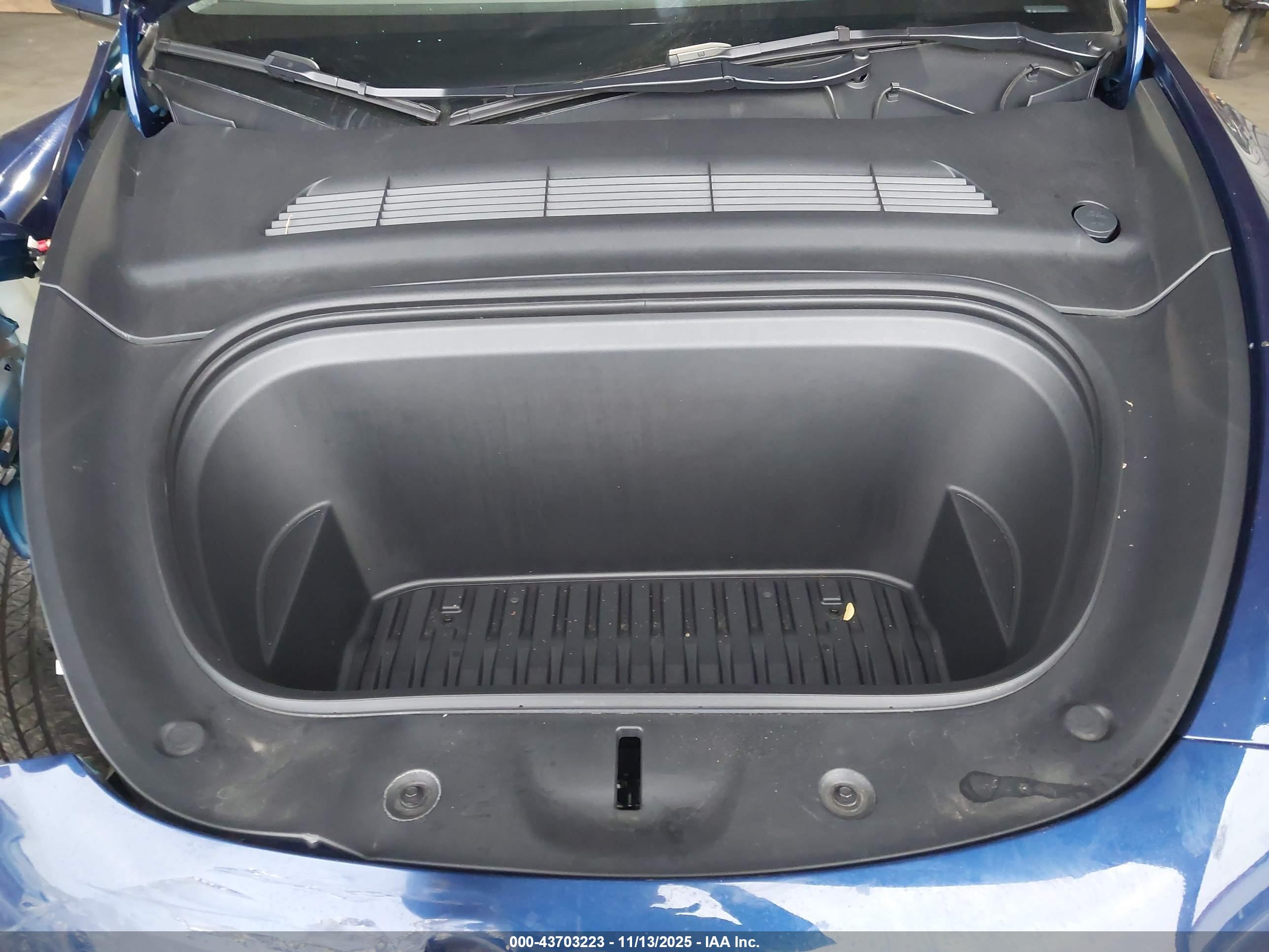 TESLA MODEL image 10