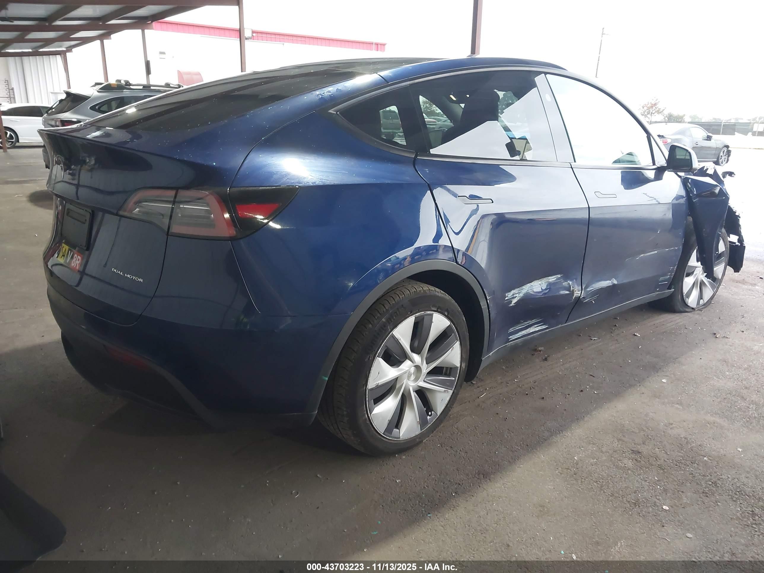 TESLA MODEL image 4