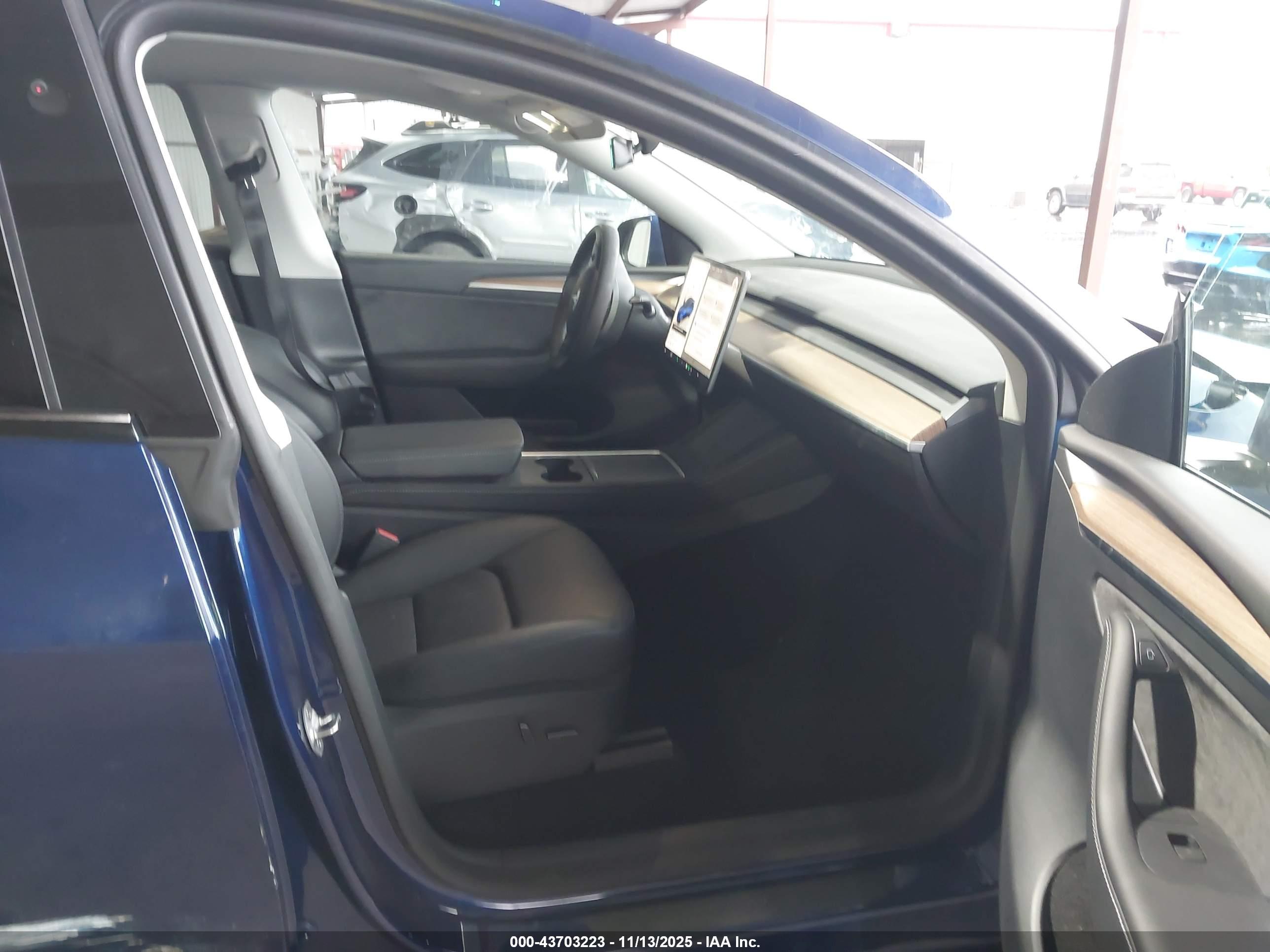 TESLA MODEL image 5