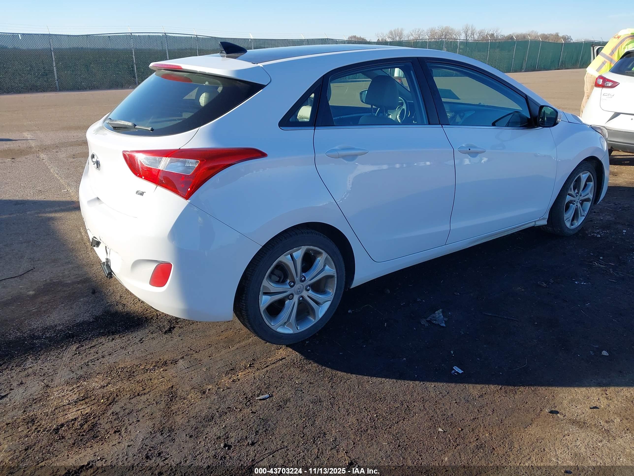 HYUNDAI ELANTRA image 4