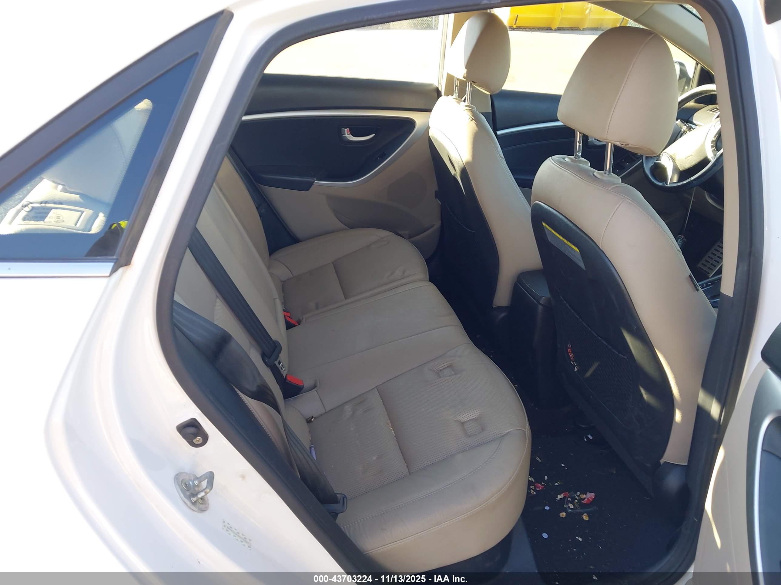 HYUNDAI ELANTRA image 8