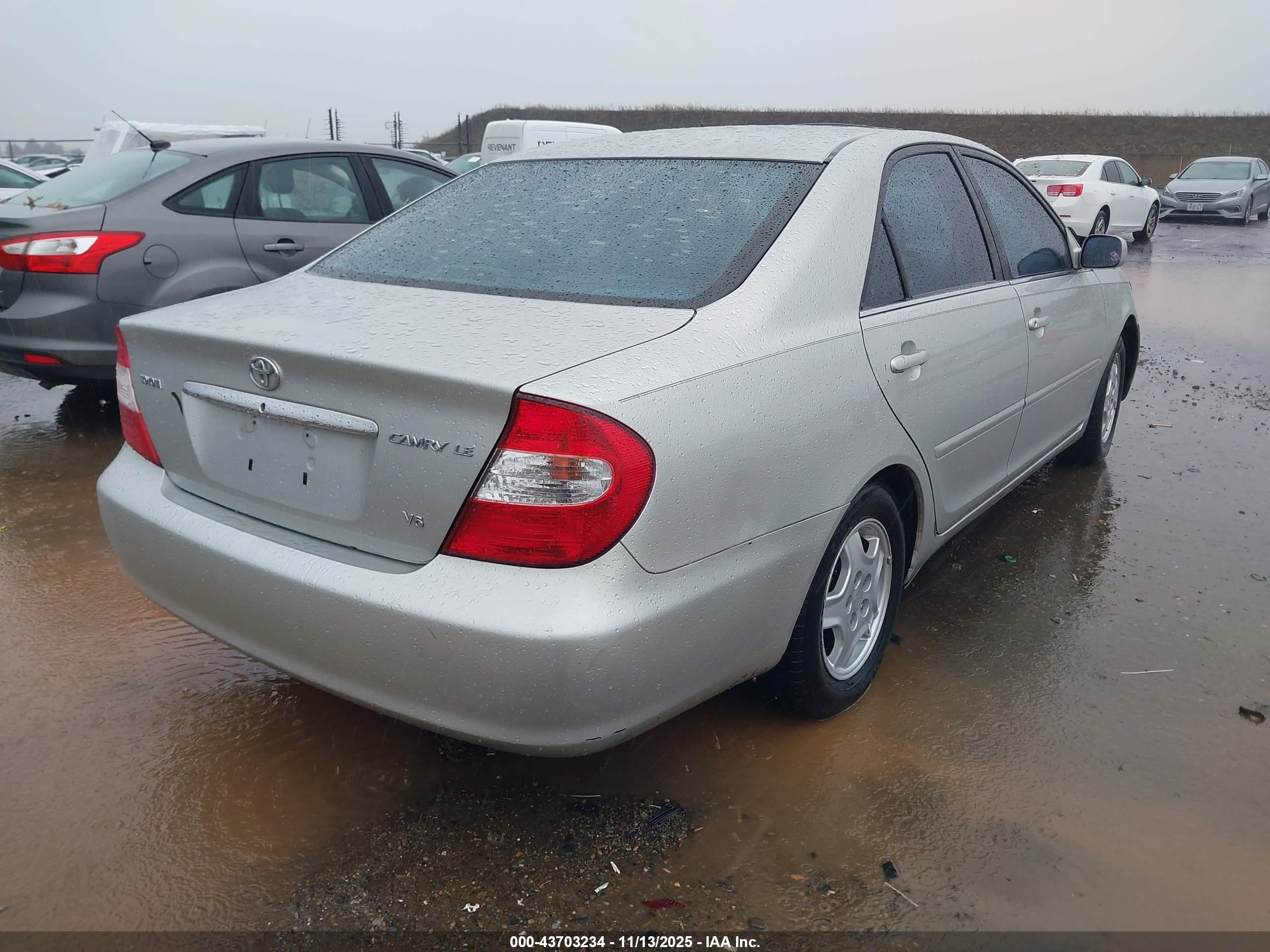 TOYOTA CAMRY image 4