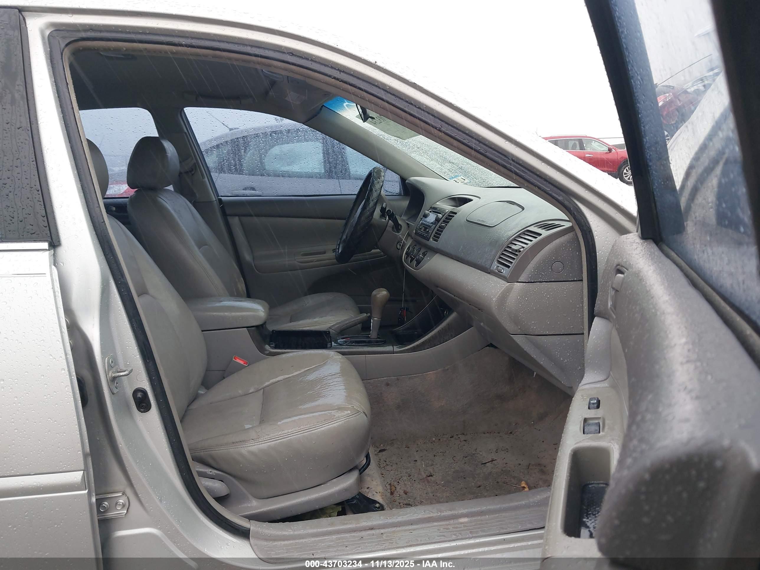 TOYOTA CAMRY image 5