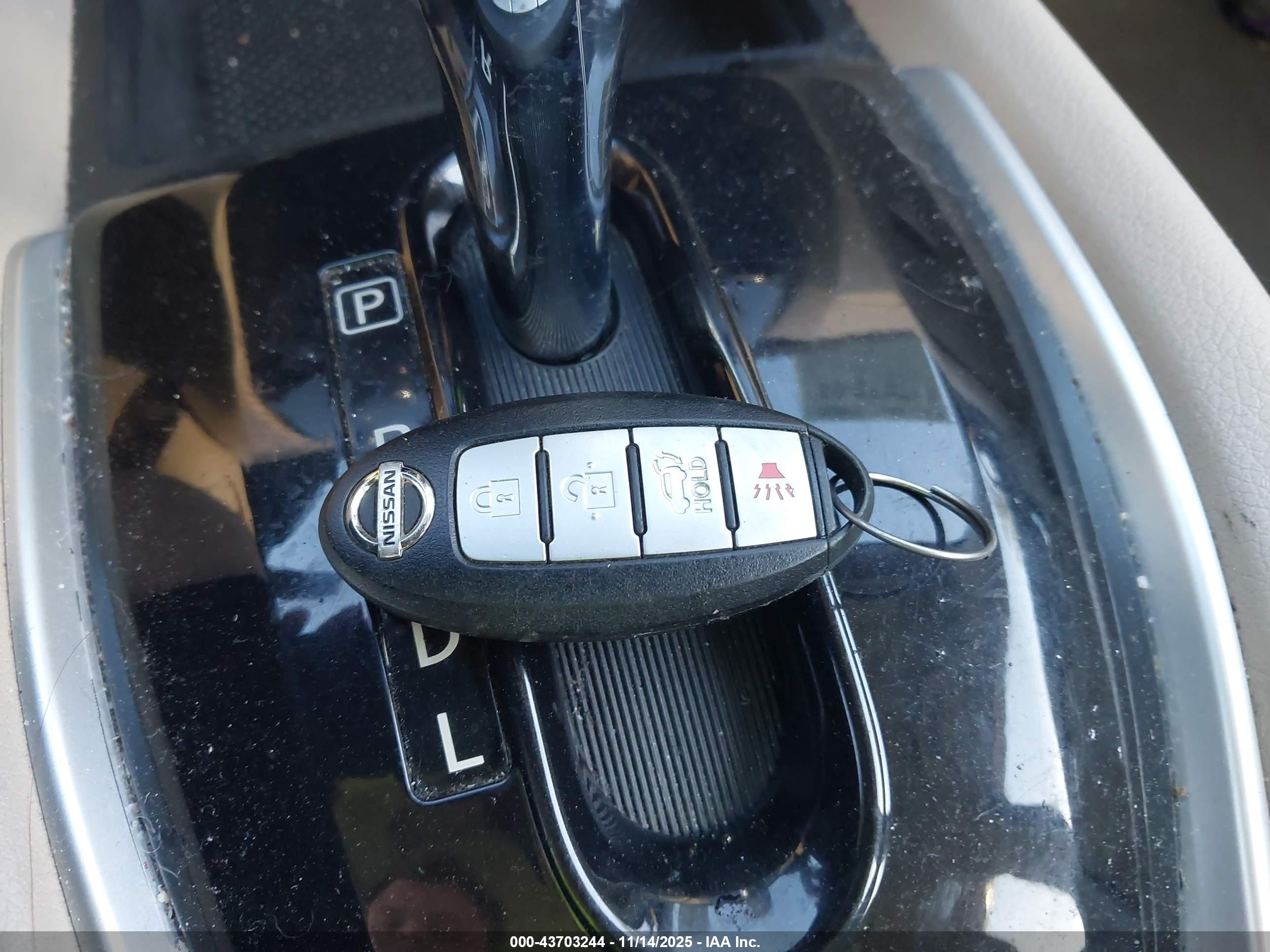 NISSAN ROGUE image 11