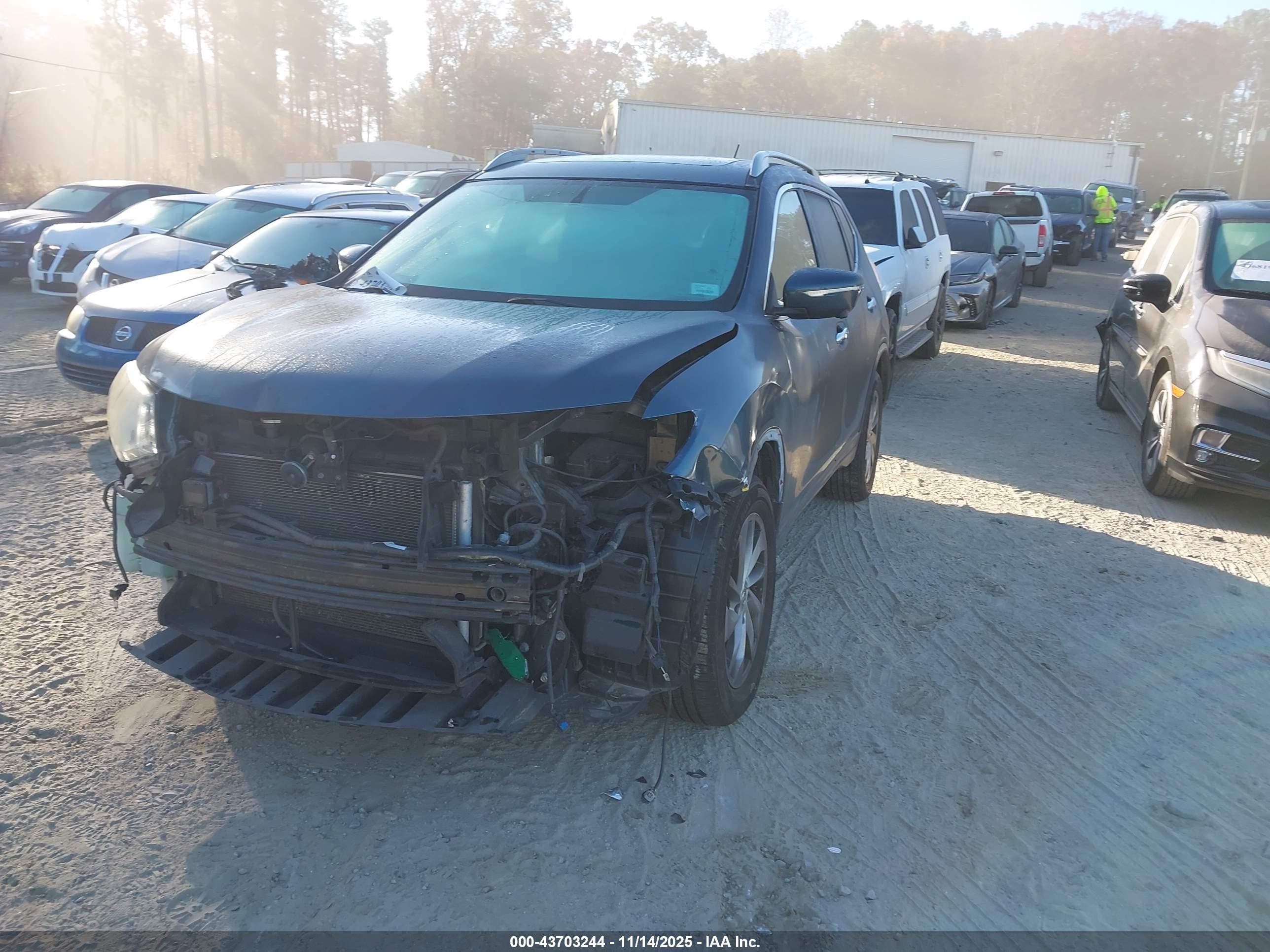 NISSAN ROGUE image 2
