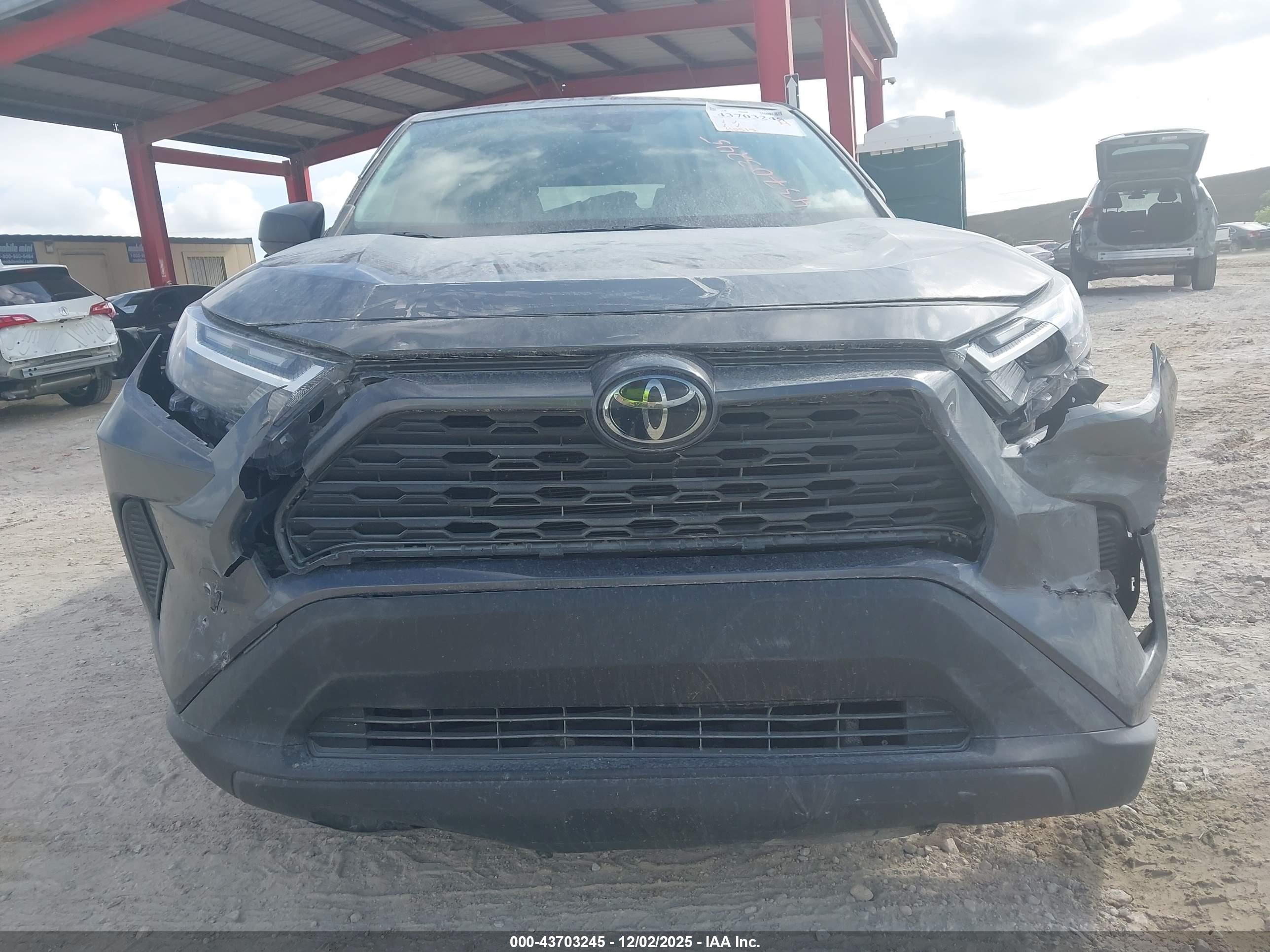 TOYOTA RAV4 image 6
