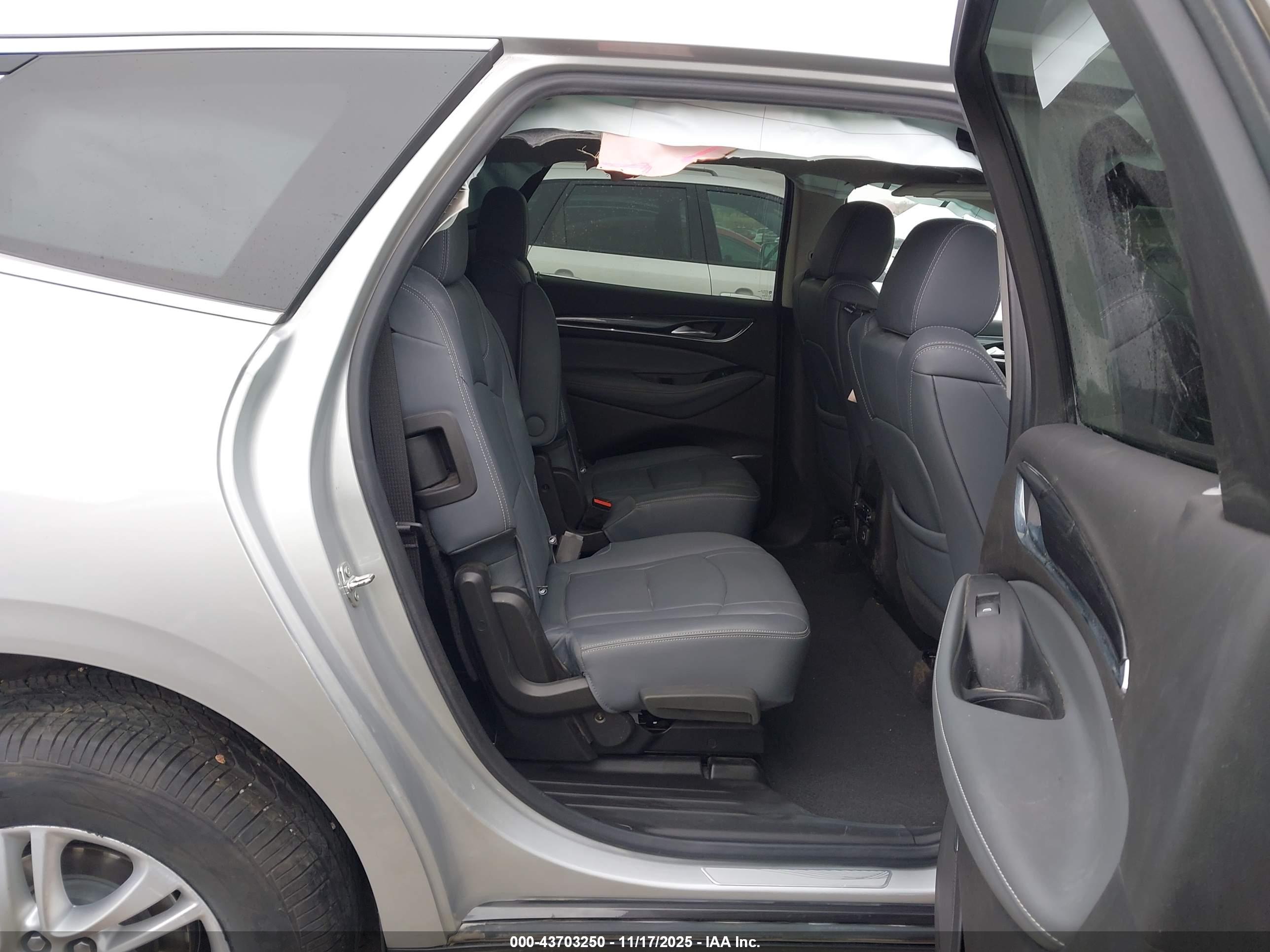 BUICK ENCLAVE image 8