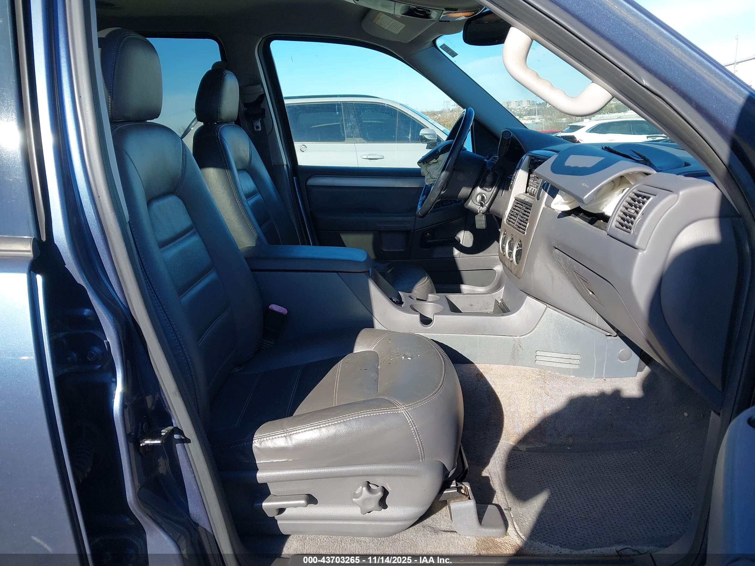 FORD EXPLORER image 5