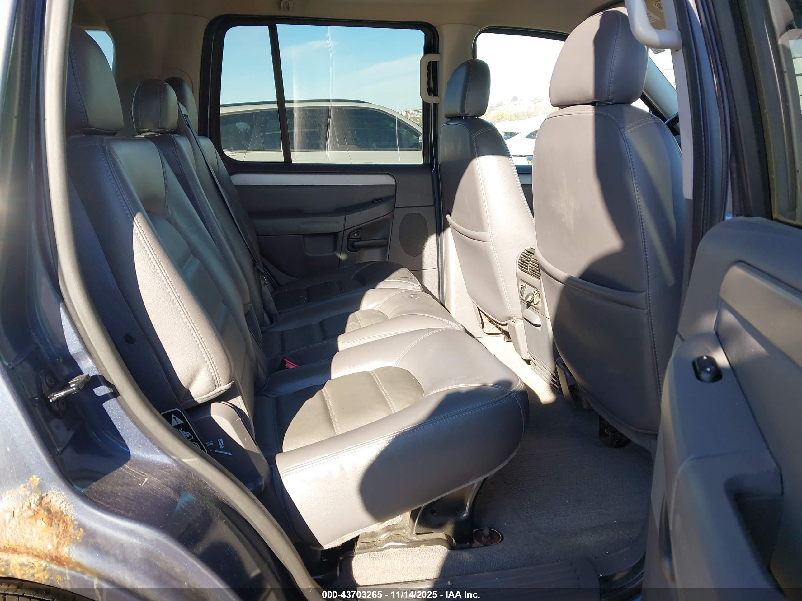 FORD EXPLORER image 8