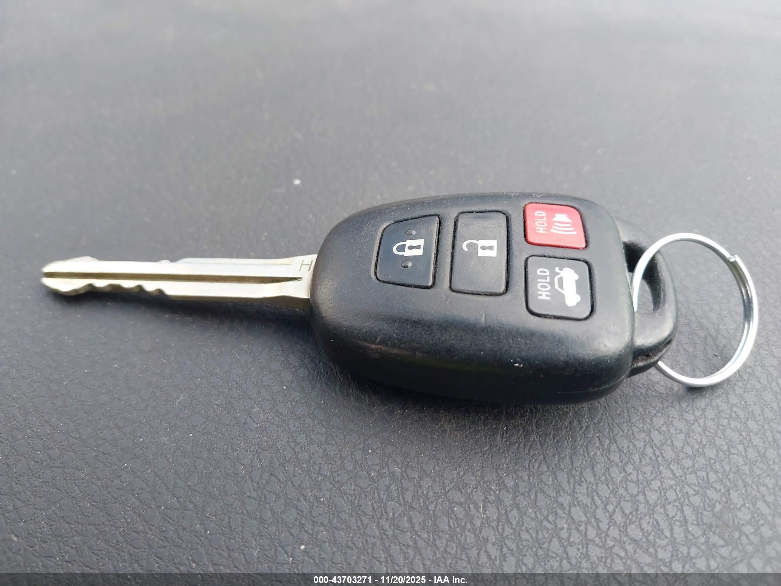 TOYOTA COROLLA image 11