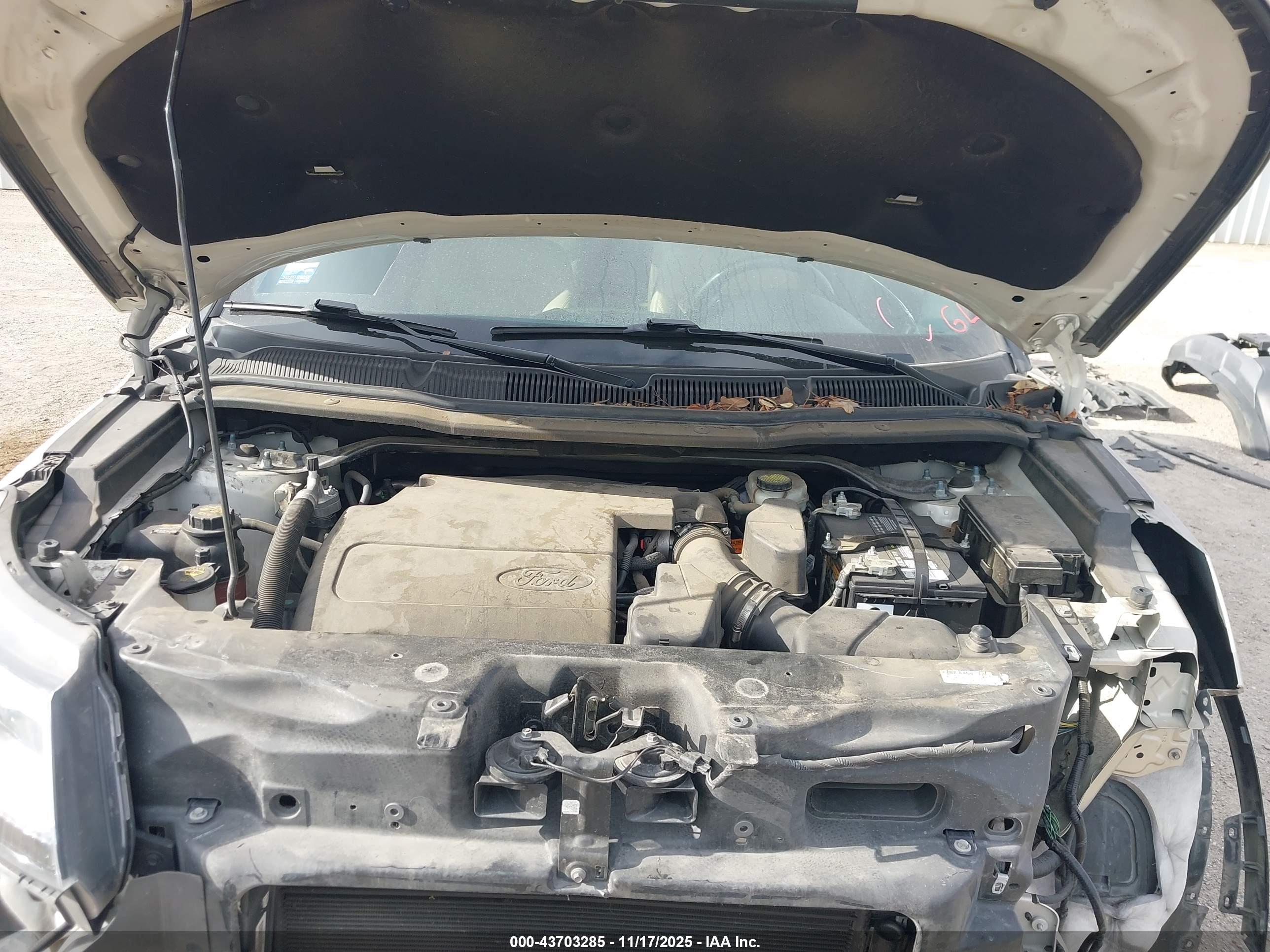 FORD EXPLORER image 10