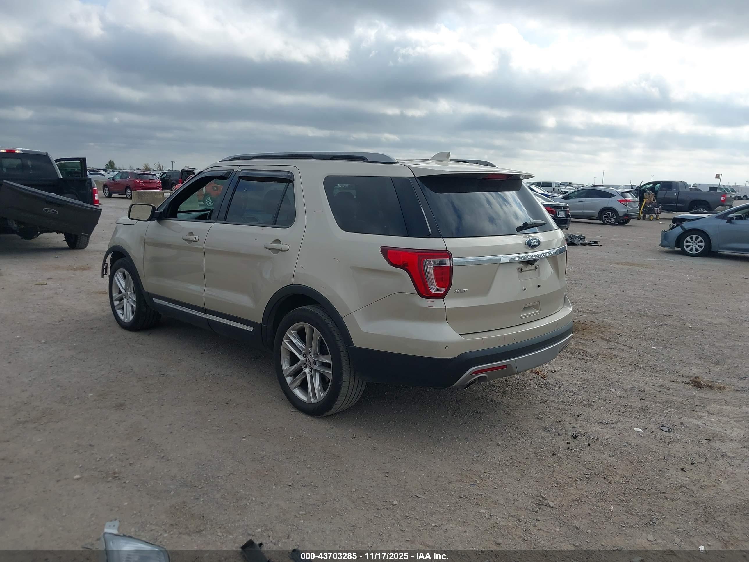 FORD EXPLORER image 3
