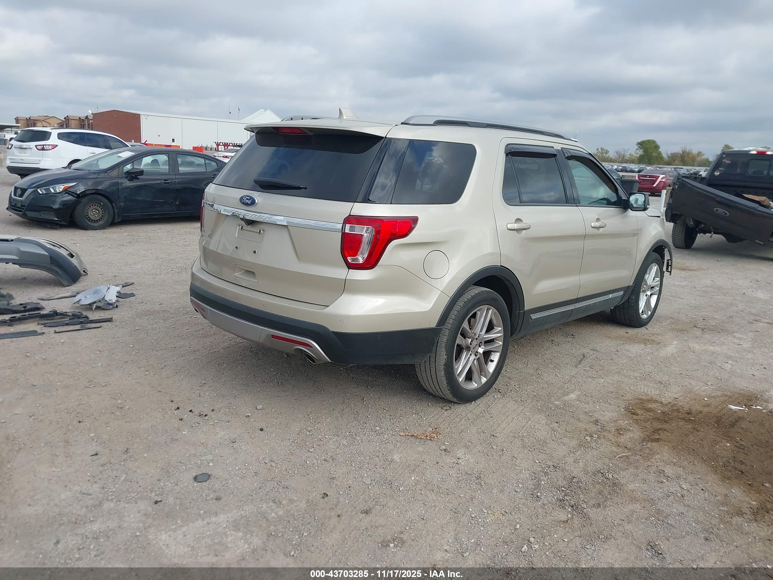 FORD EXPLORER image 4