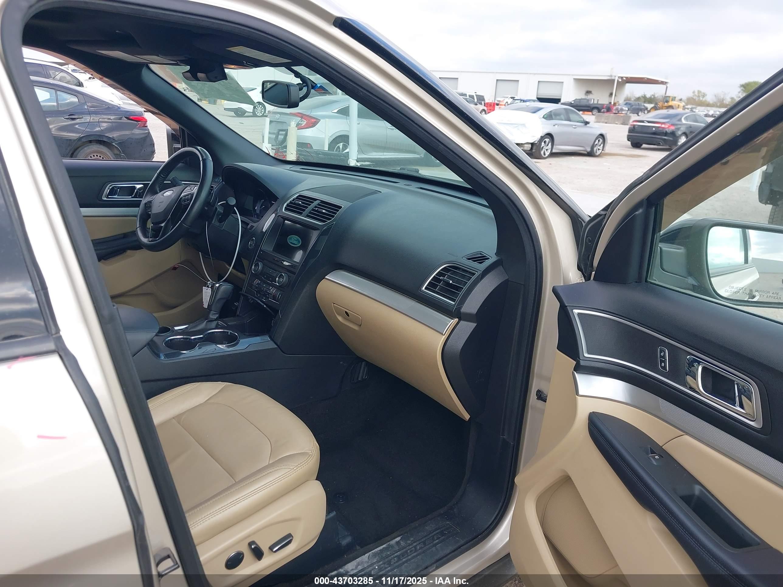 FORD EXPLORER image 5