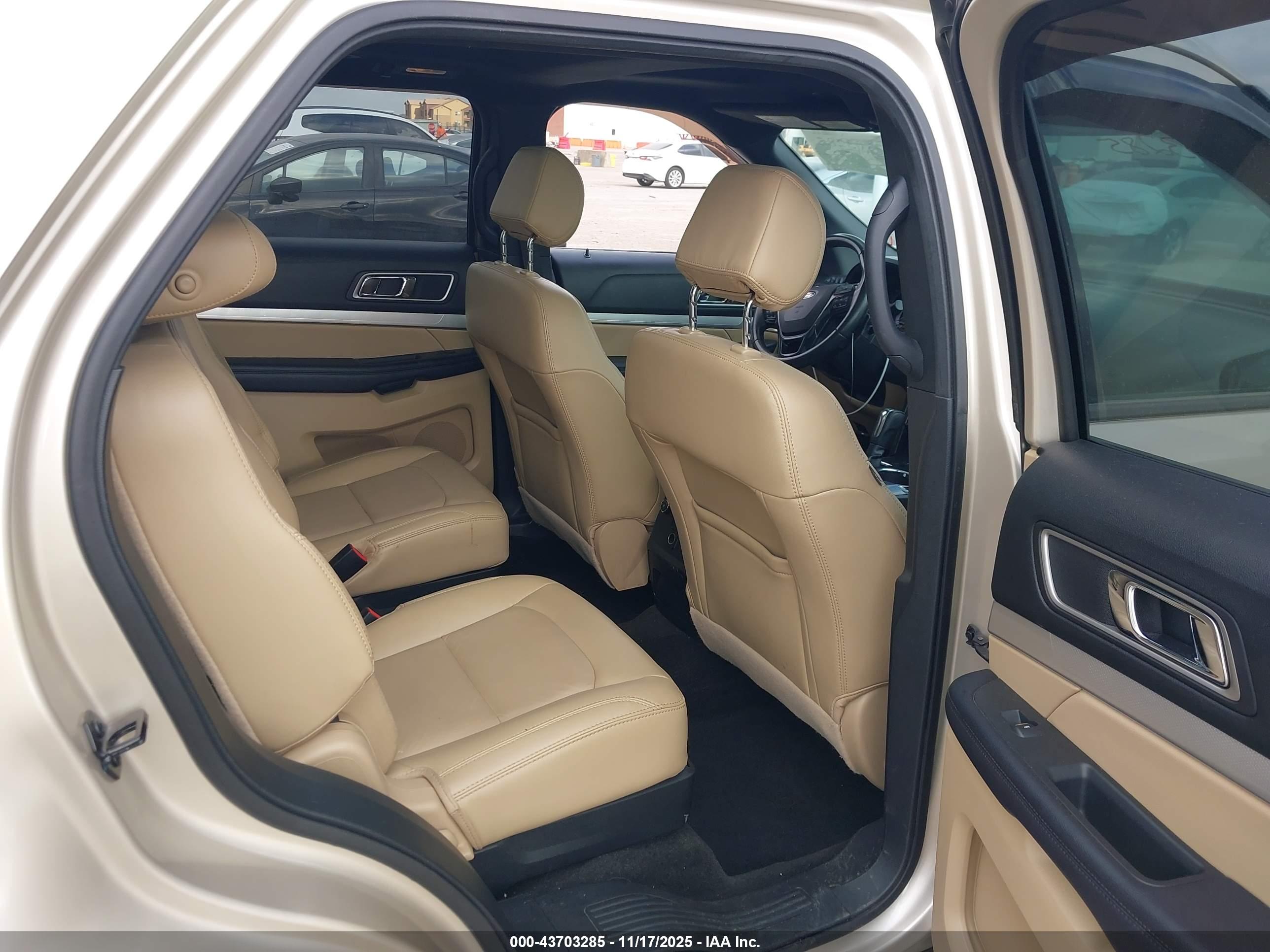 FORD EXPLORER image 8