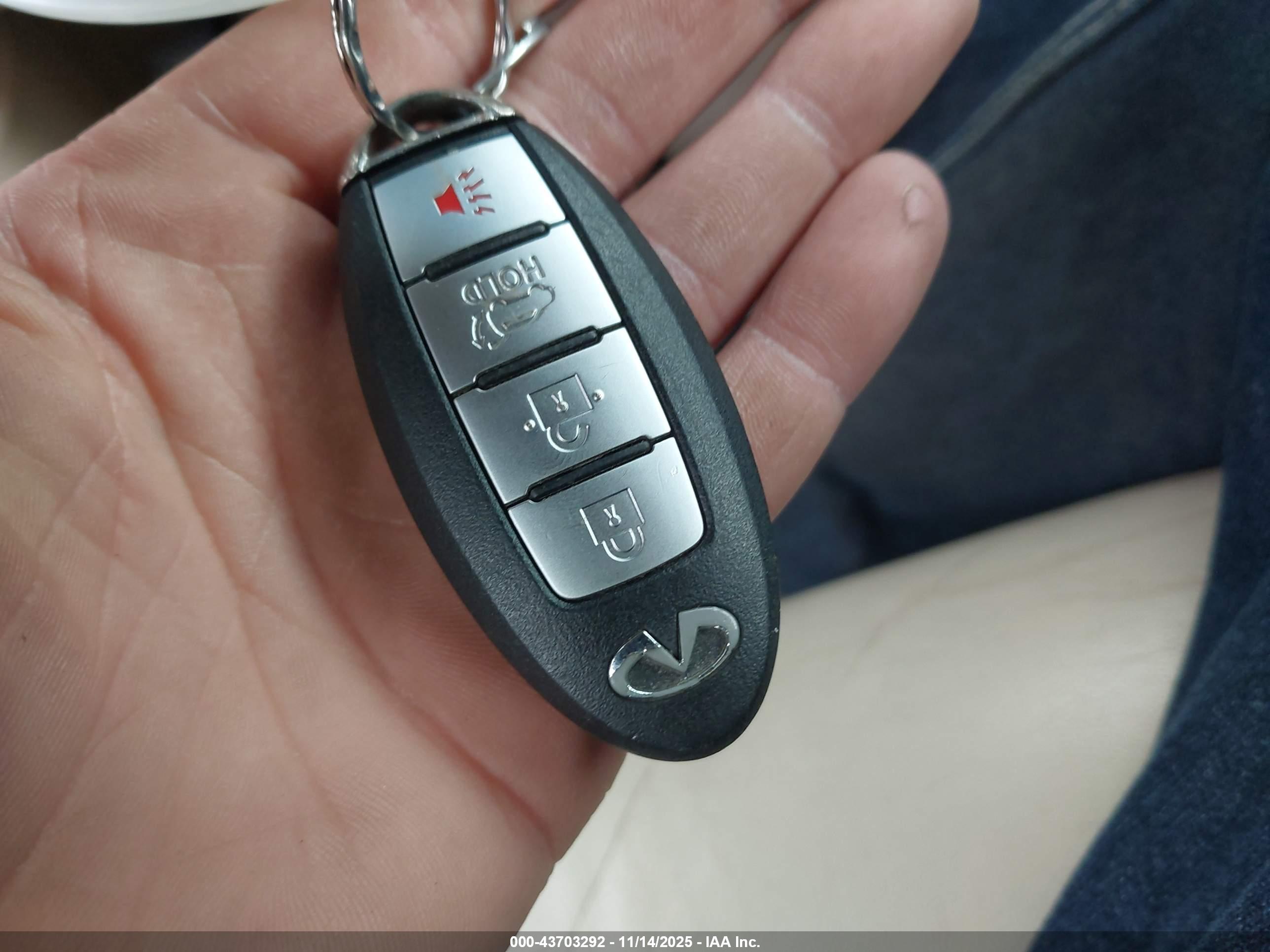 INFINITI JX35 image 11