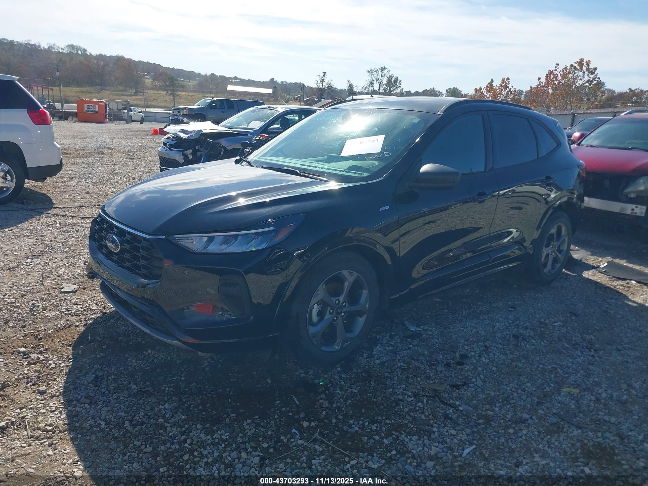 FORD ESCAPE image 2