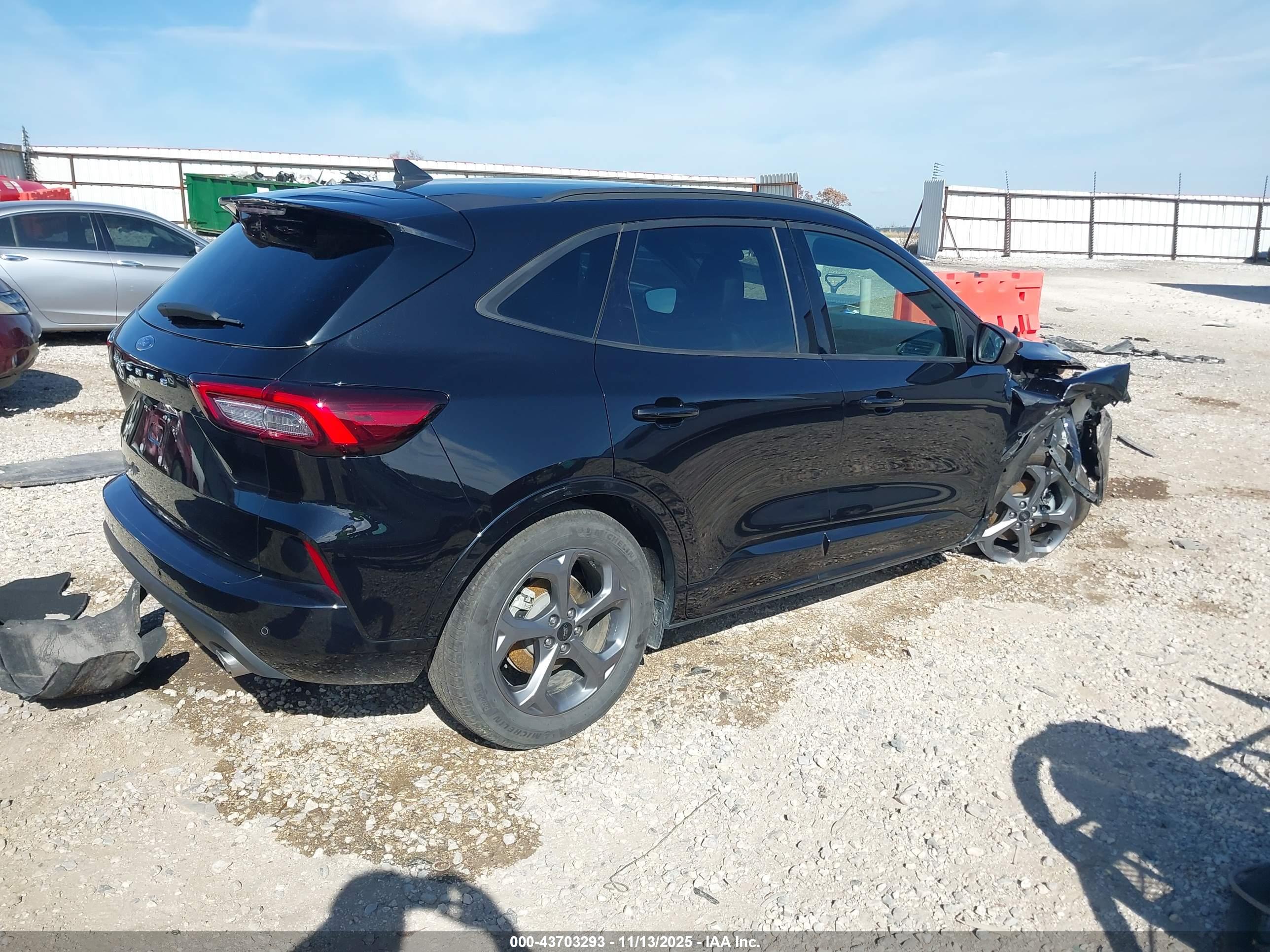 FORD ESCAPE image 4