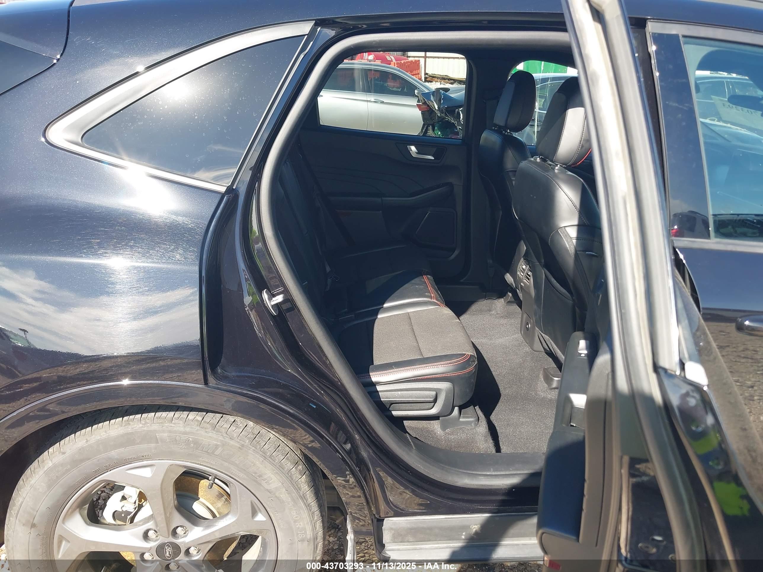 FORD ESCAPE image 8