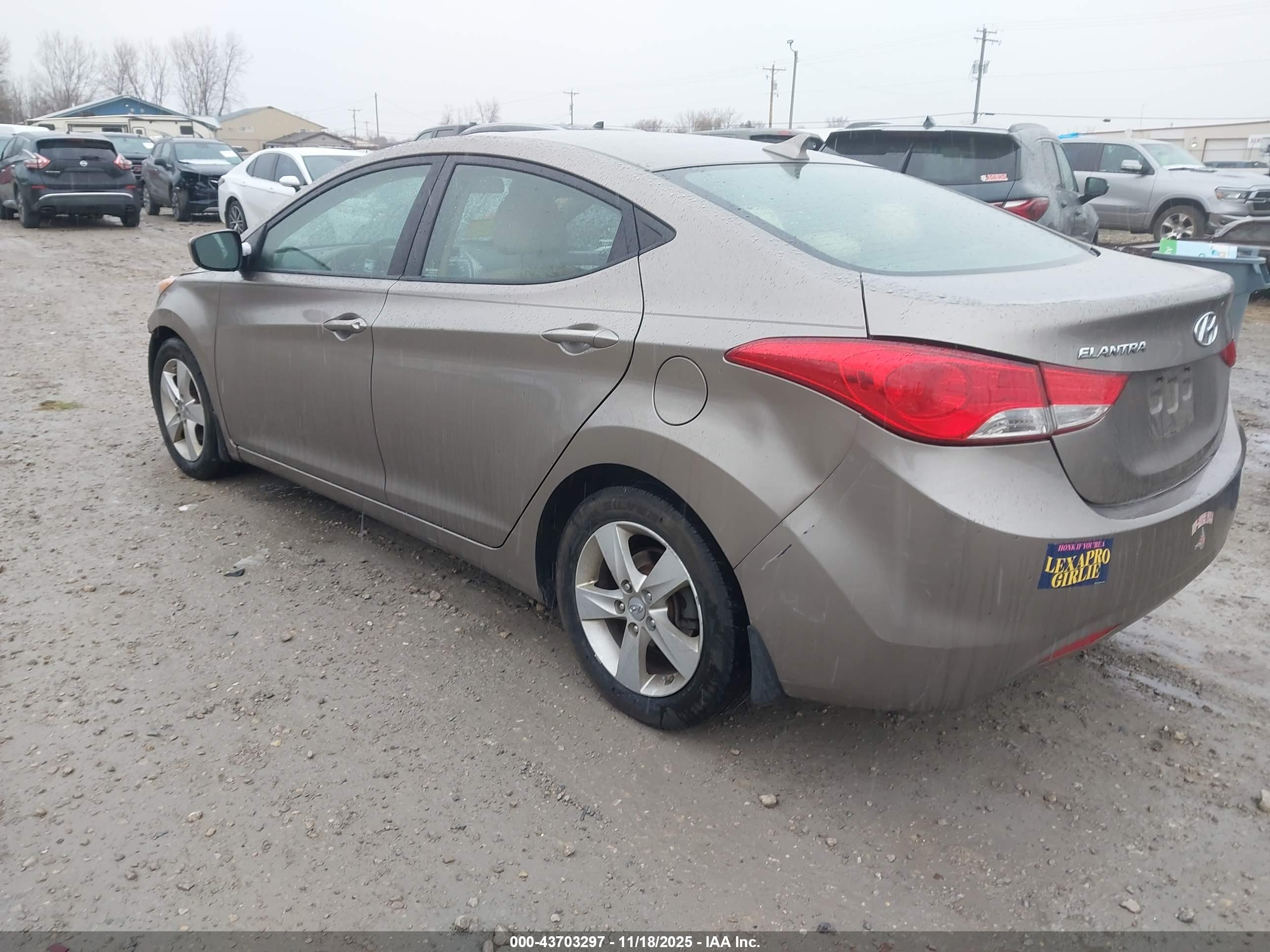 HYUNDAI ELANTRA image 3