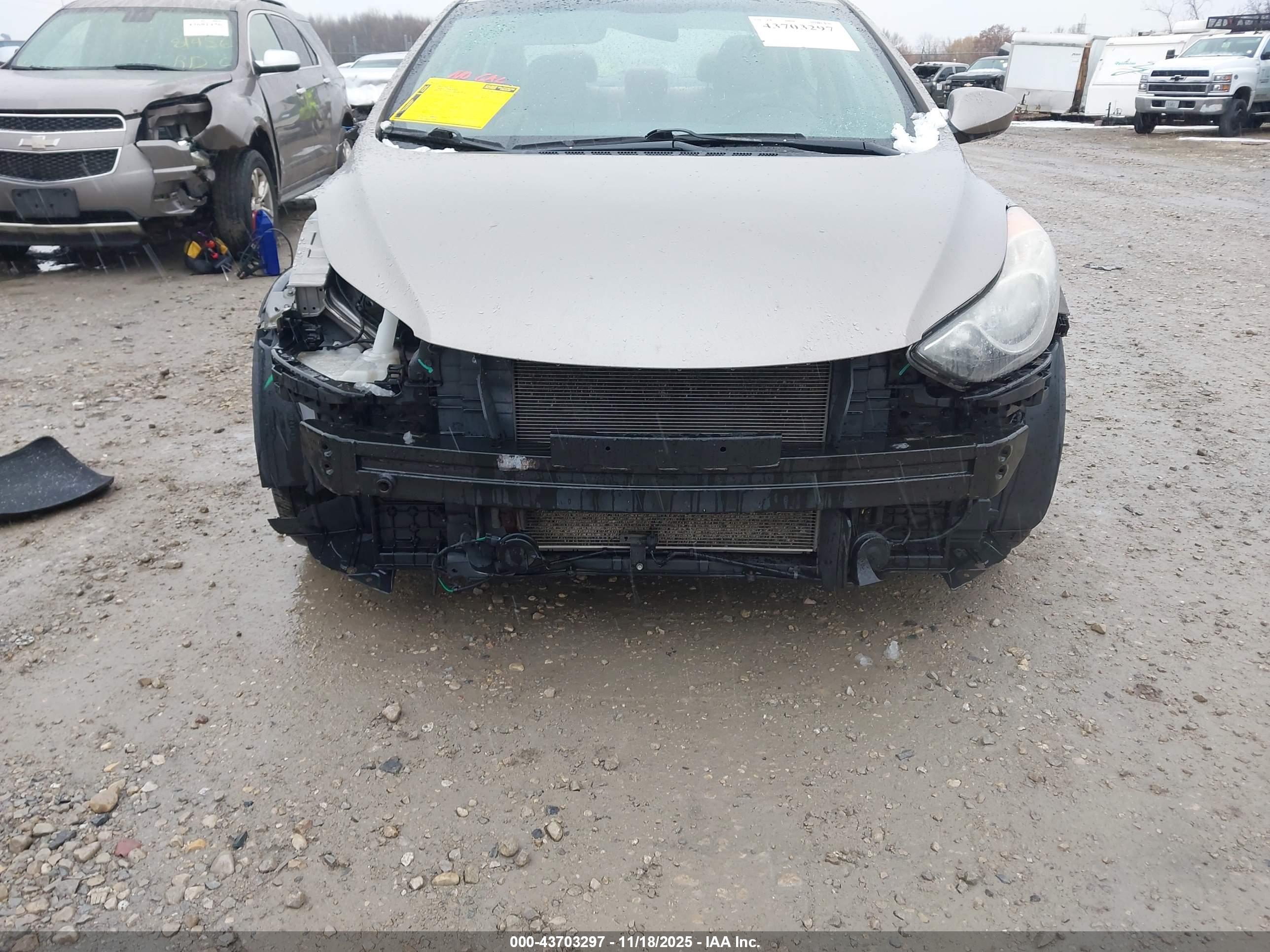 HYUNDAI ELANTRA image 6