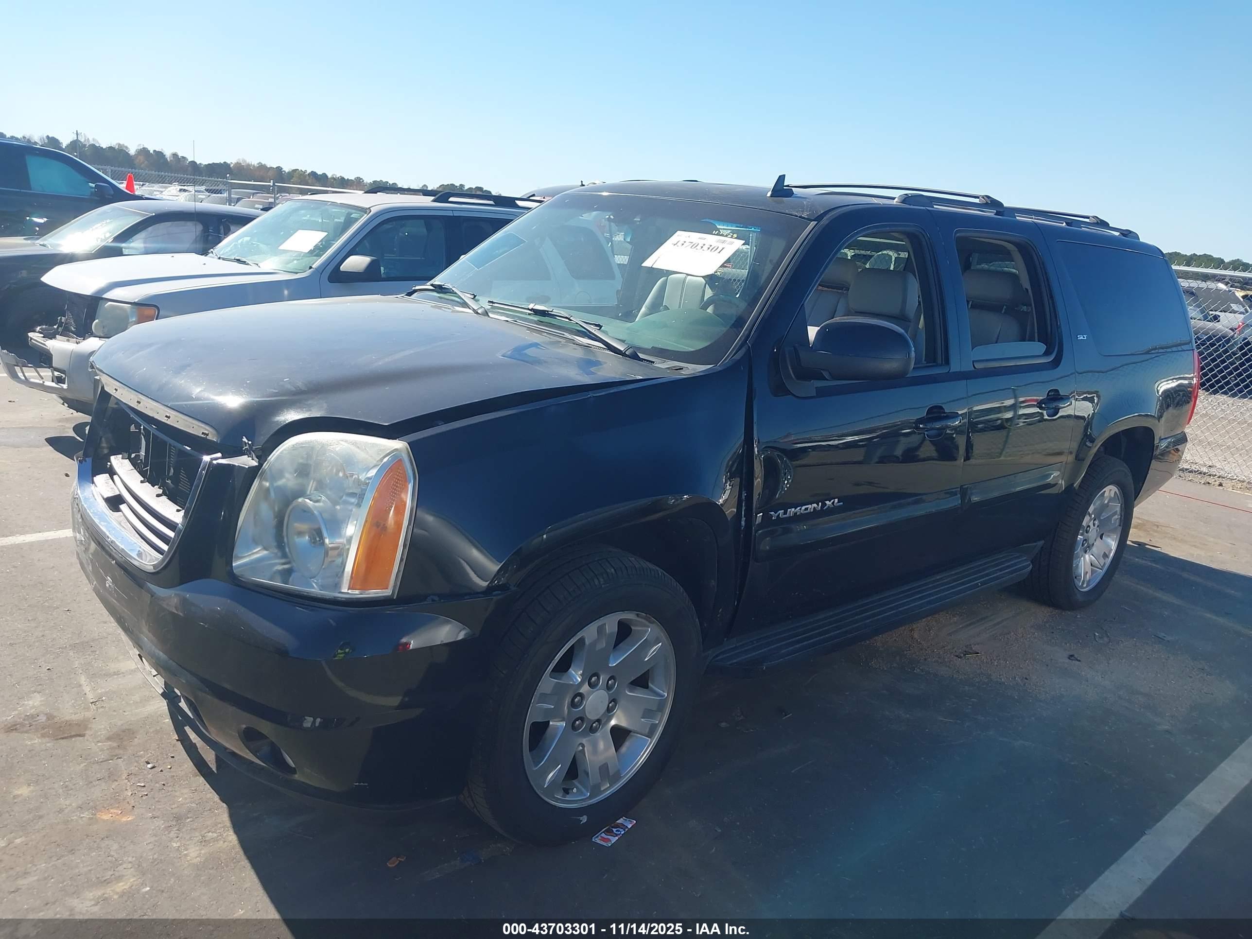 GMC YUKON image 2