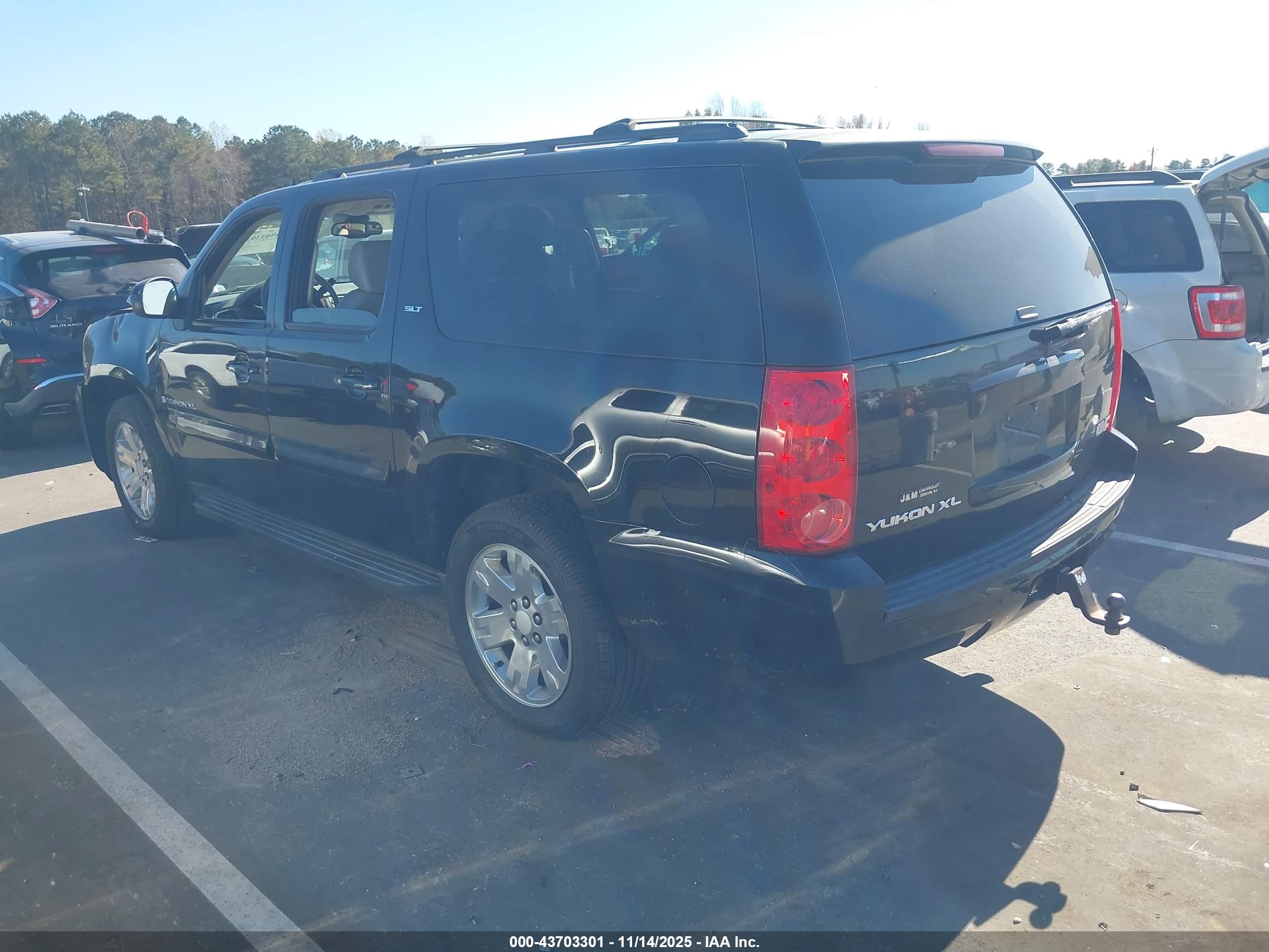 GMC YUKON image 3