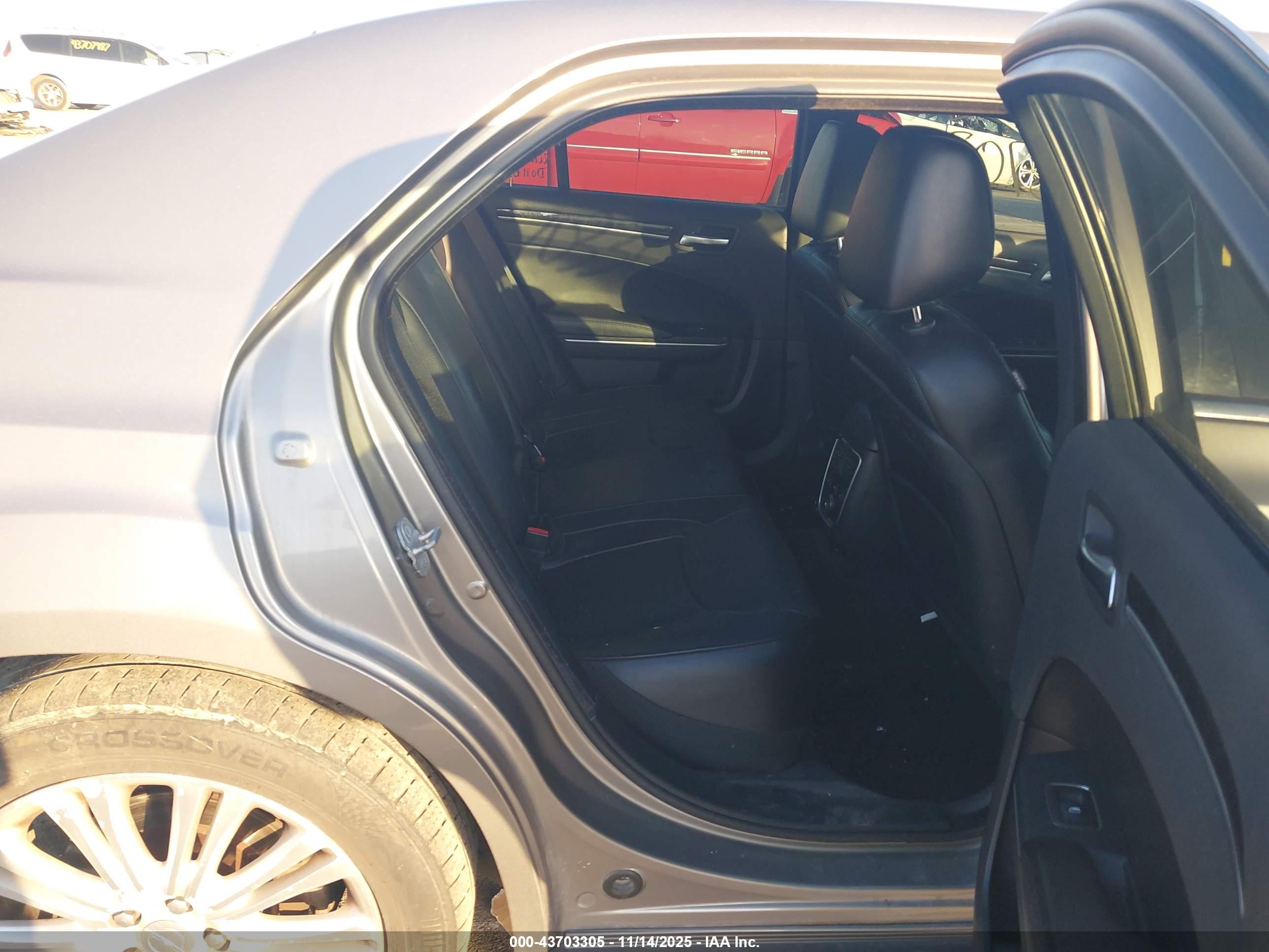 CHRYSLER 300C image 8