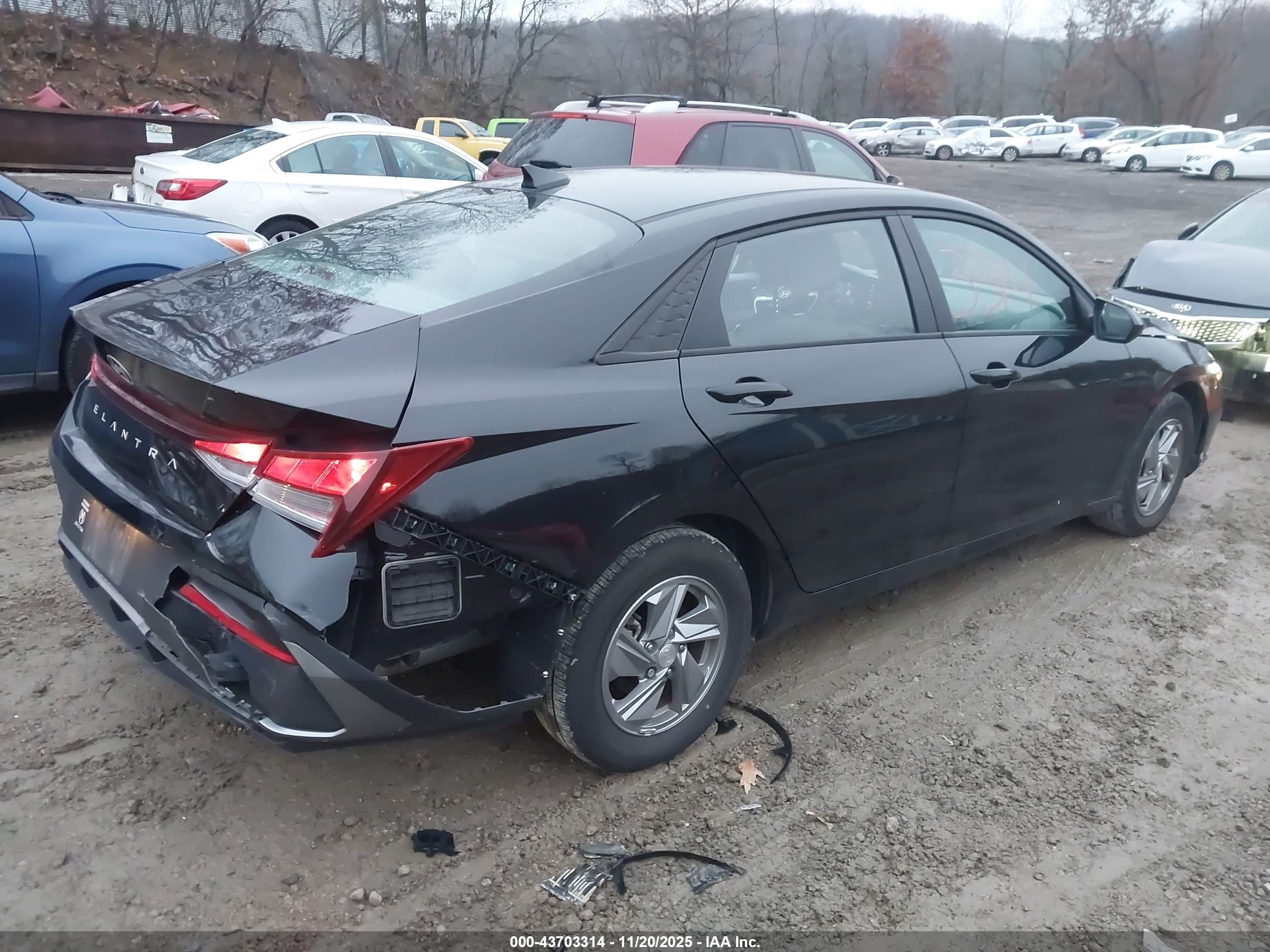 HYUNDAI ELANTRA image 4