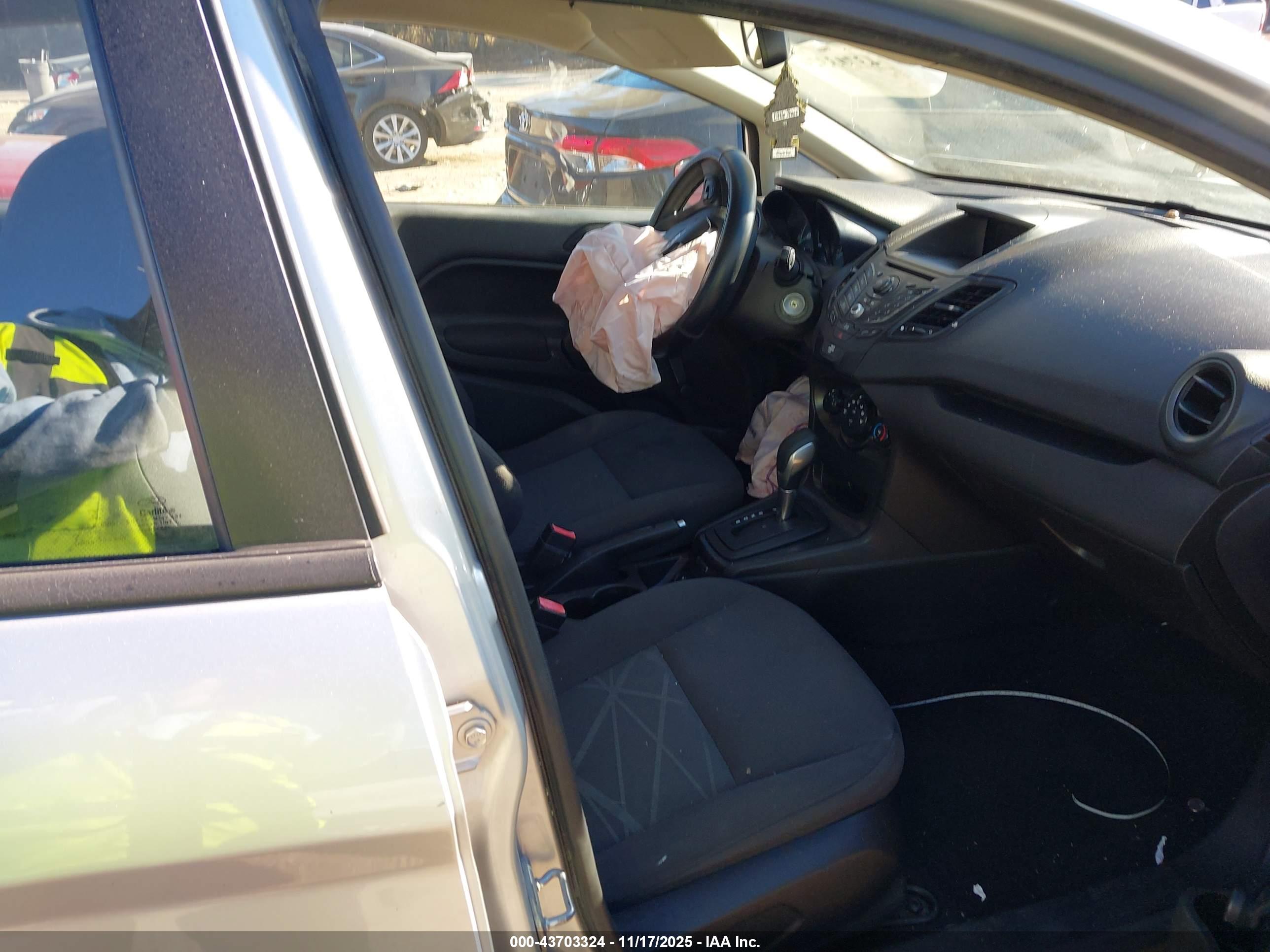 FORD FIESTA image 5