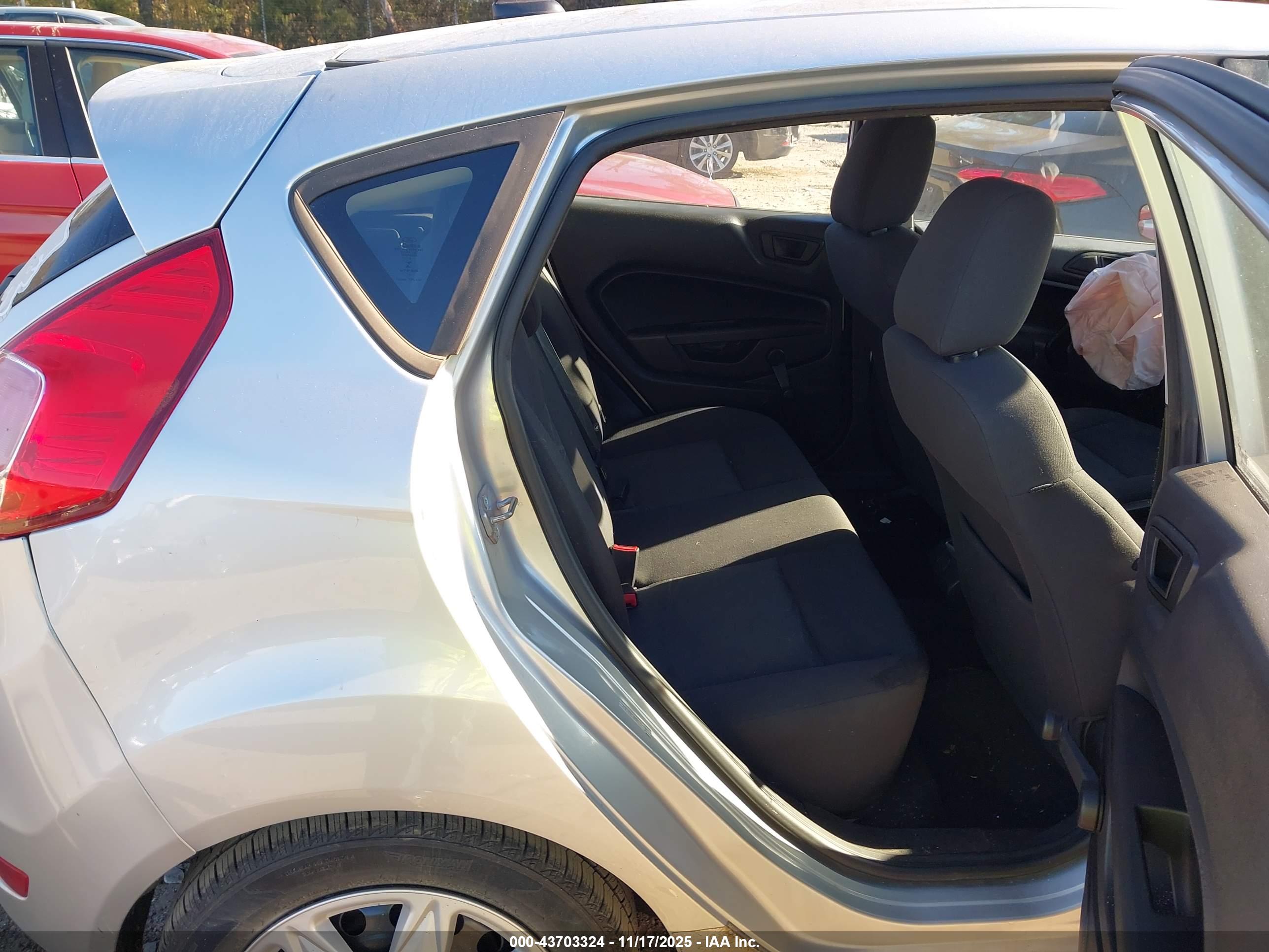FORD FIESTA image 8
