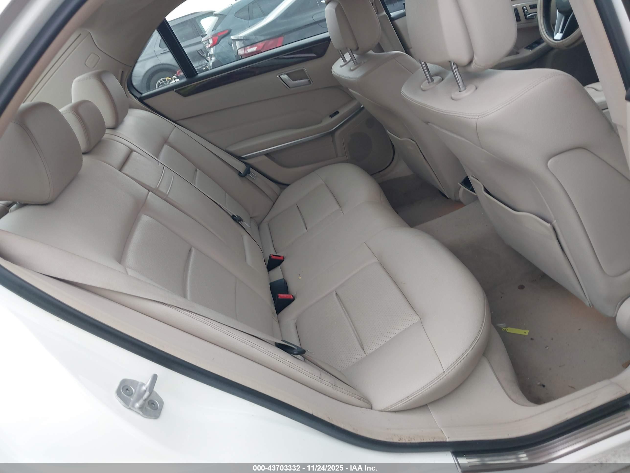 MERCEDES-BENZ E image 8