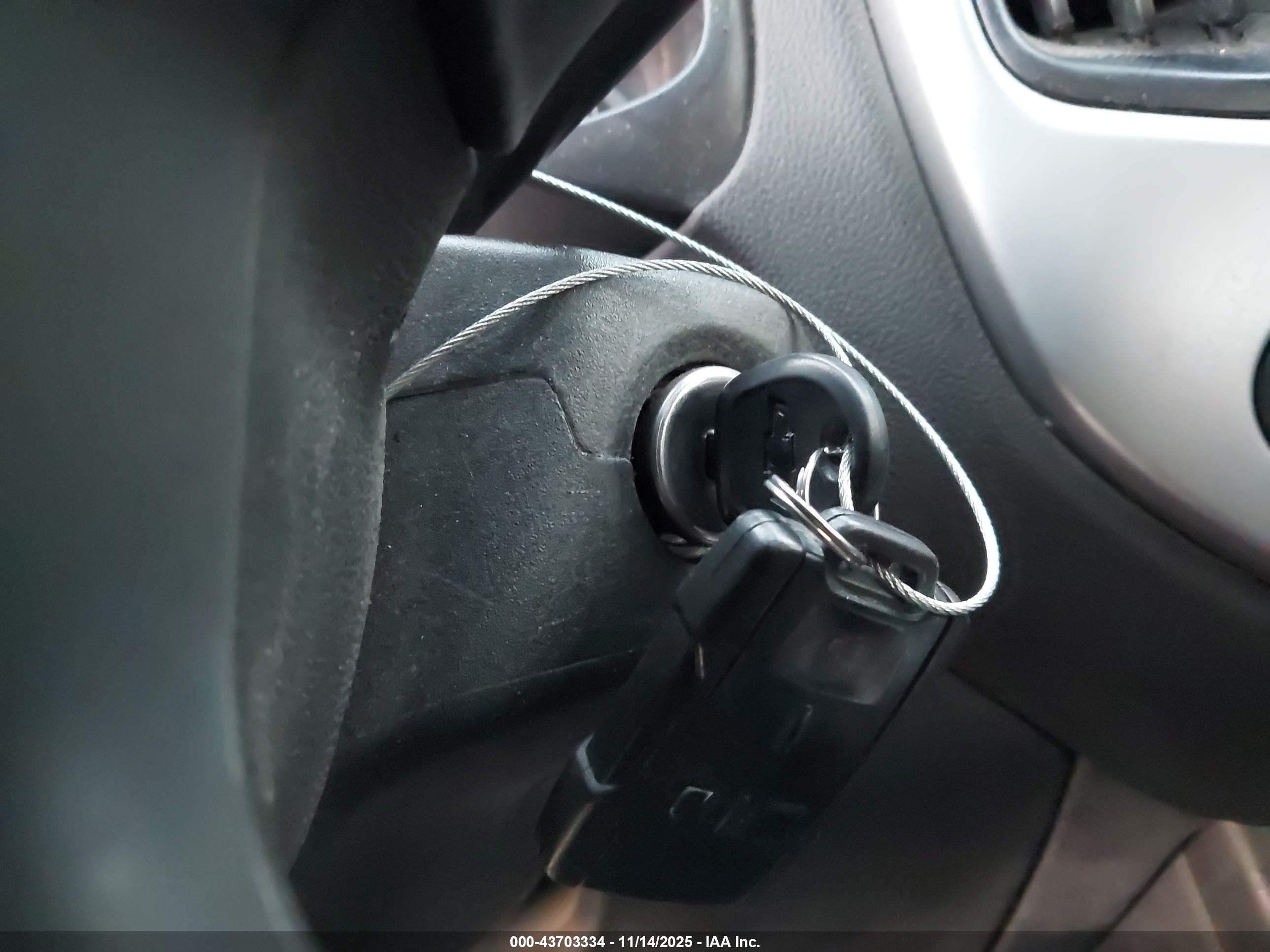 CHEVROLET COLORADO image 11