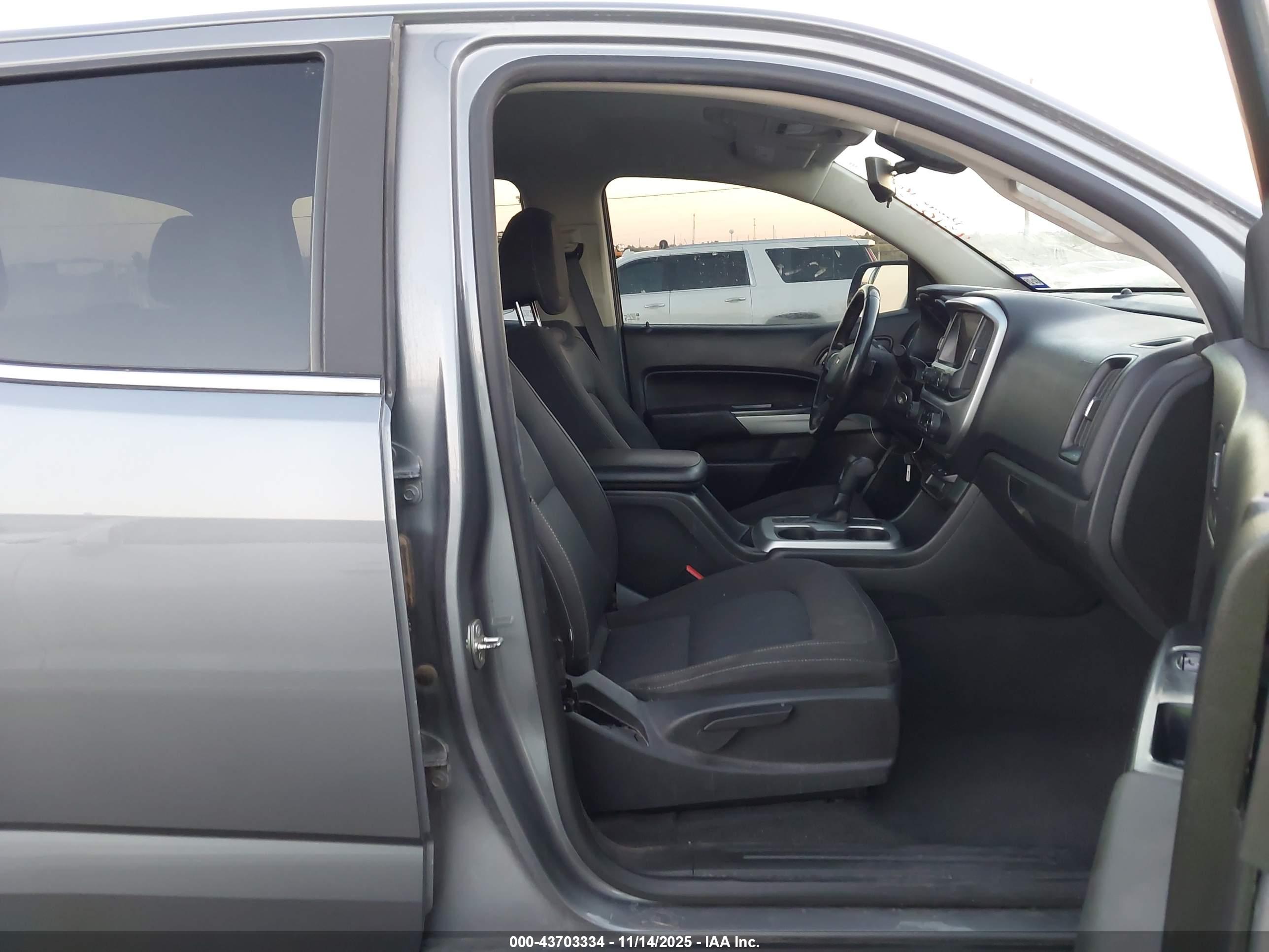CHEVROLET COLORADO image 5