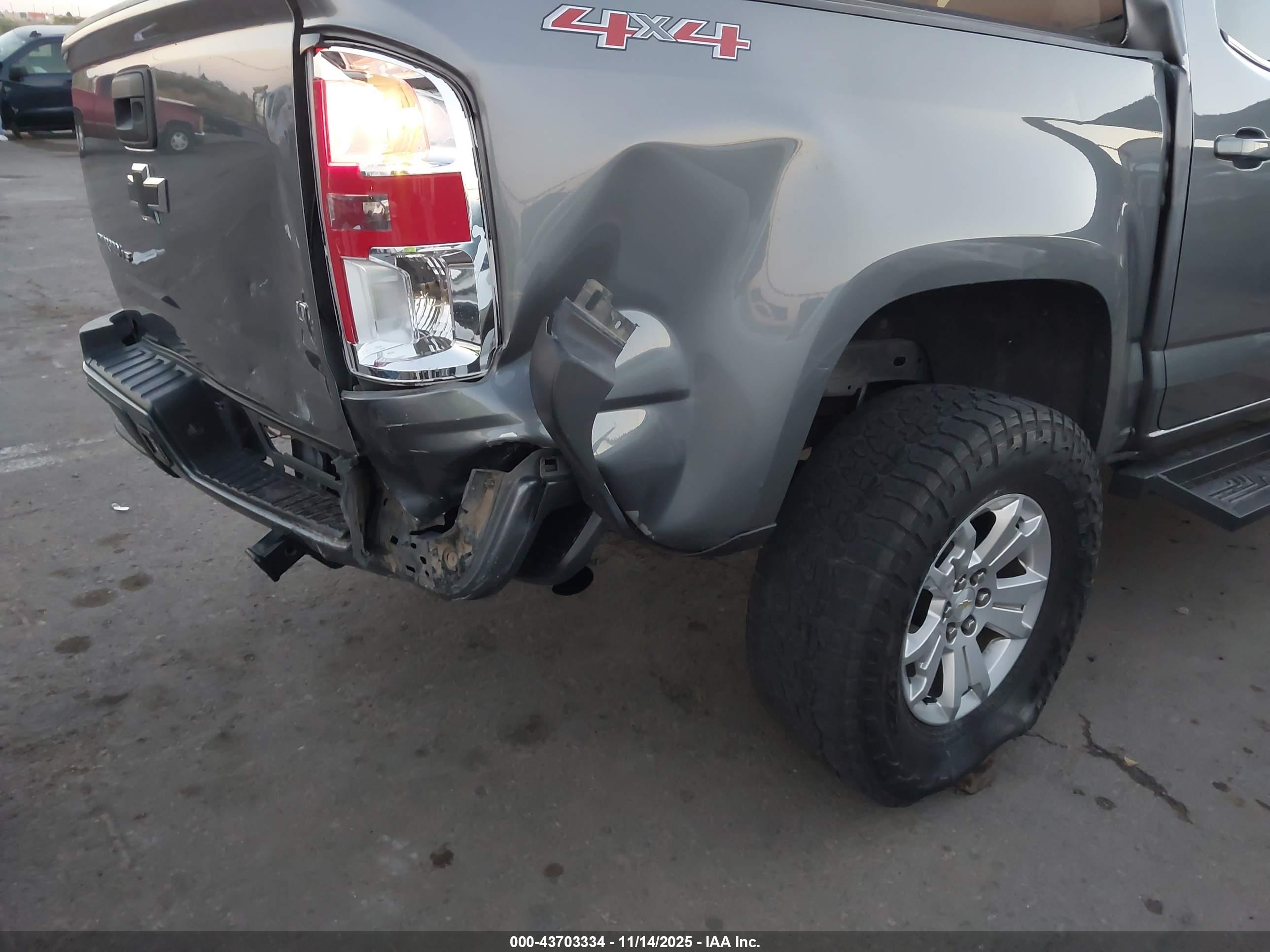 CHEVROLET COLORADO image 6