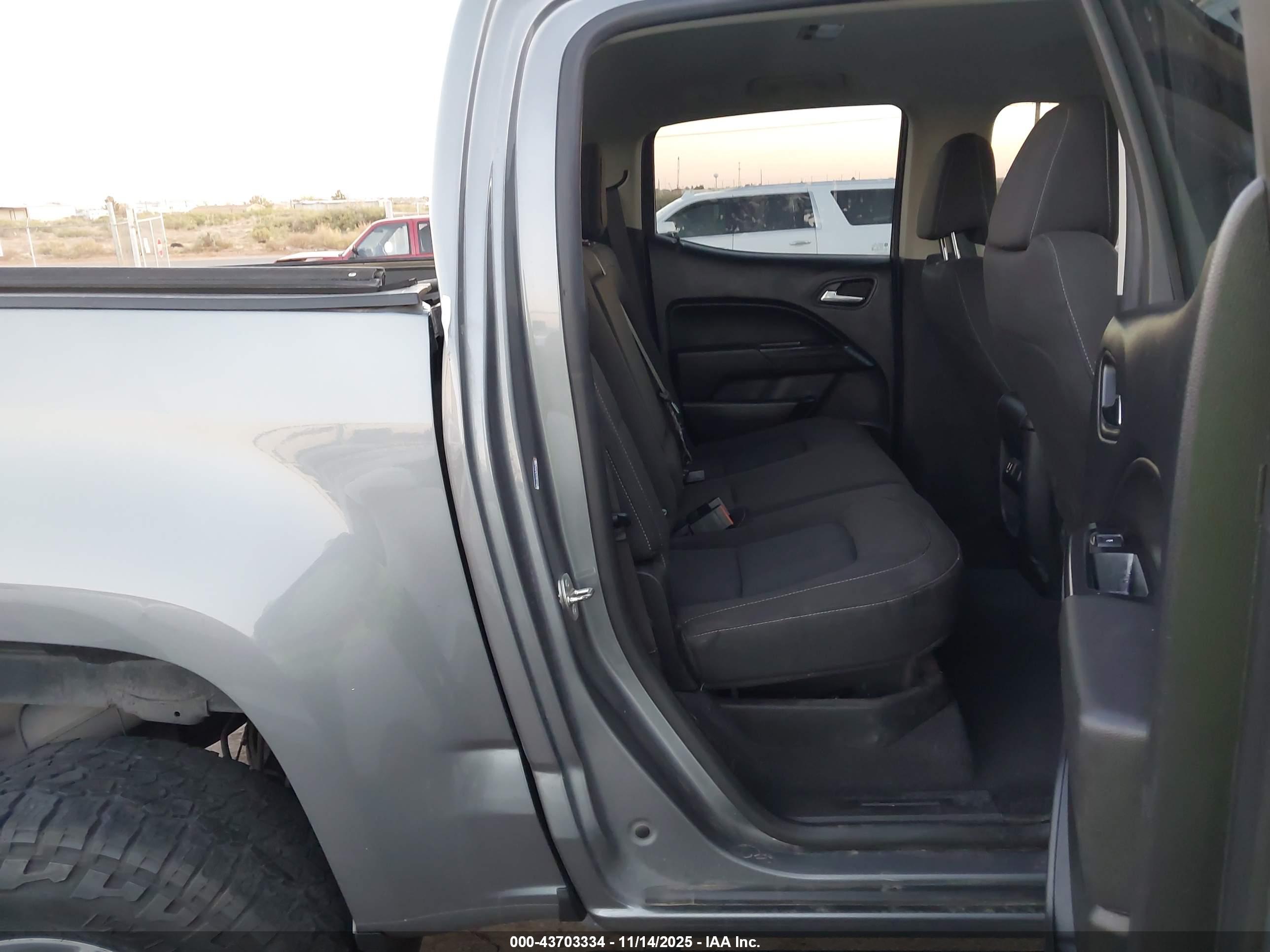CHEVROLET COLORADO image 8