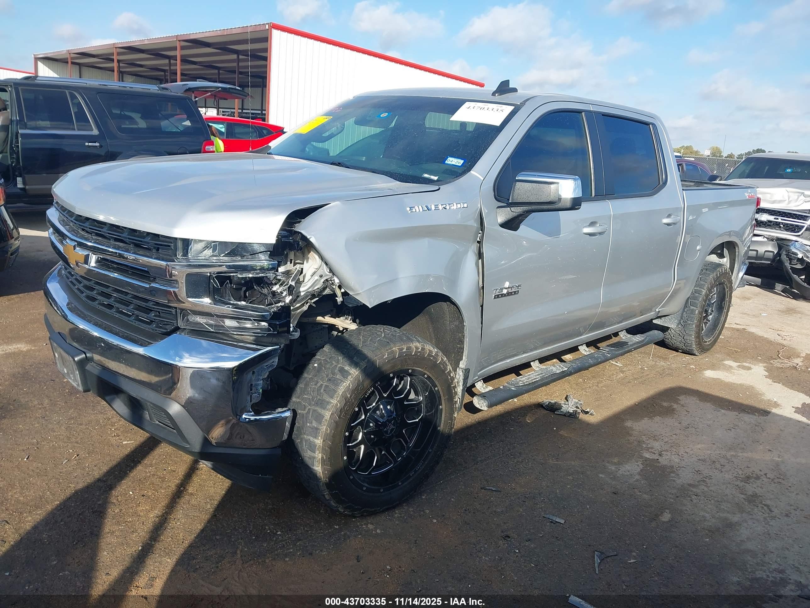 CHEVROLET SILVERADO image 2