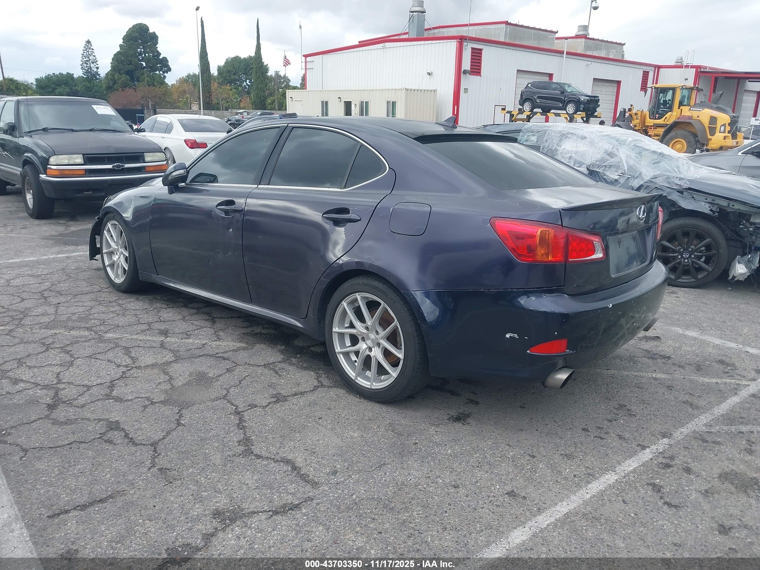 LEXUS IS image 3
