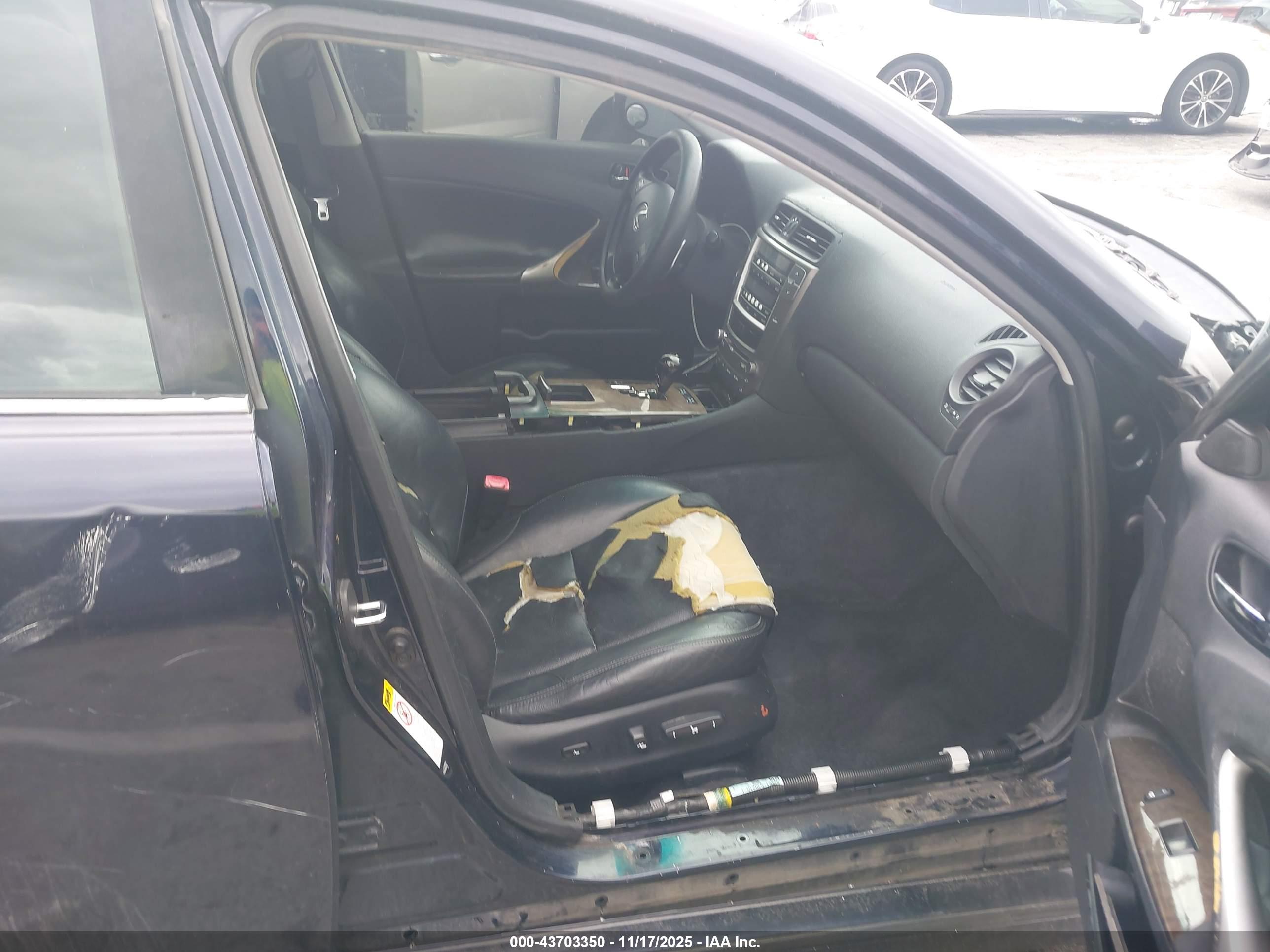 LEXUS IS image 5