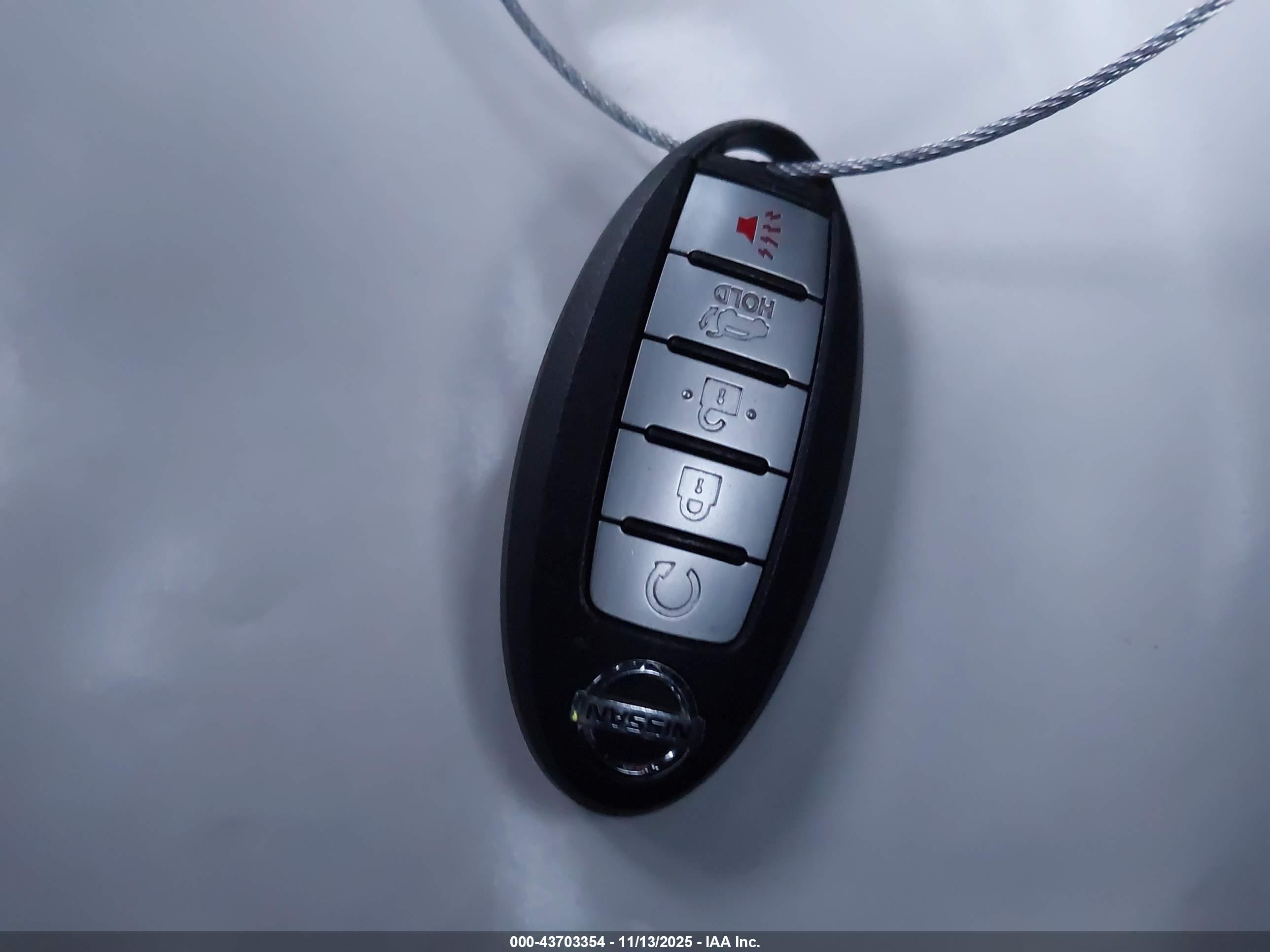 NISSAN ROGUE image 11