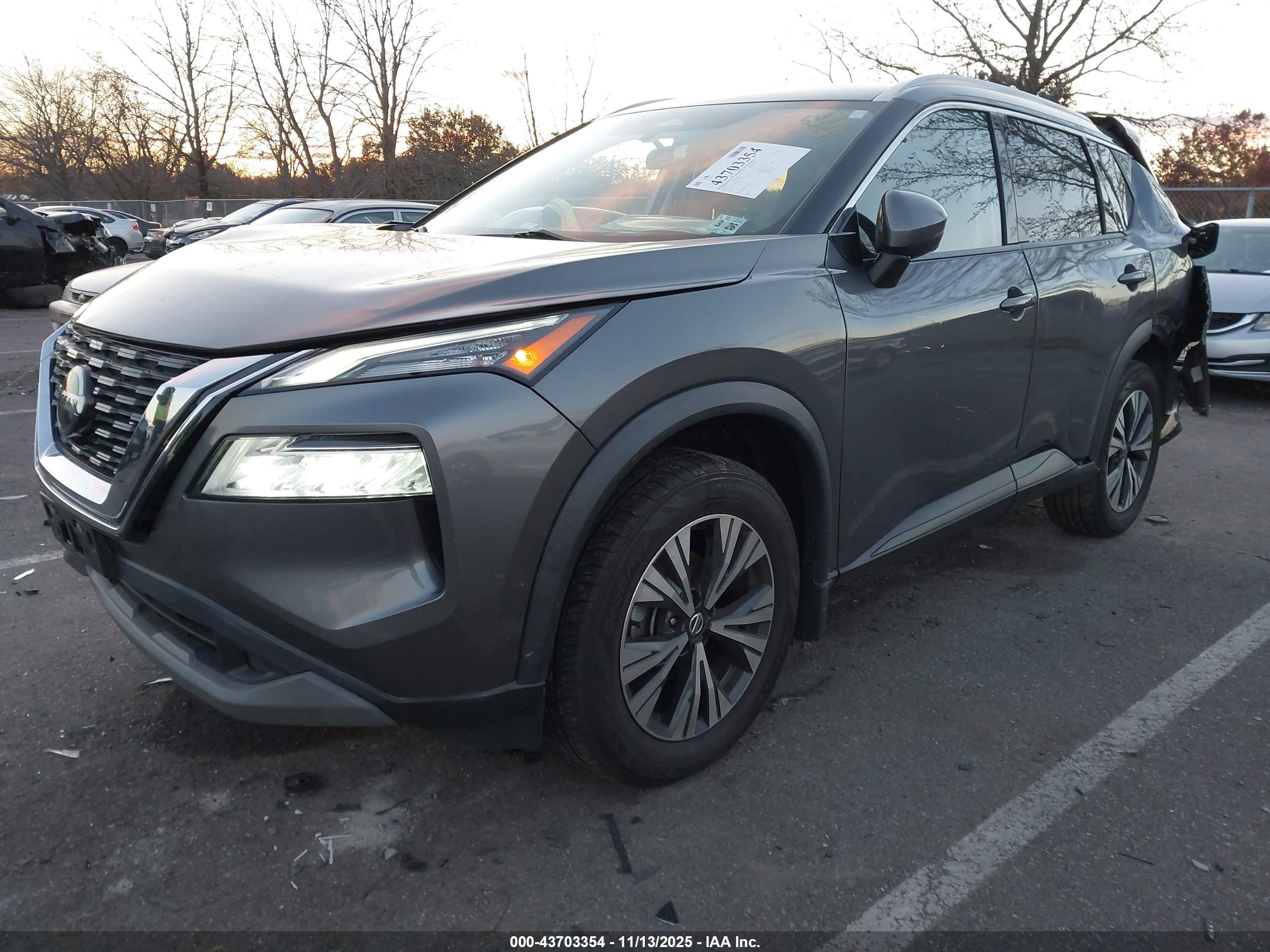 NISSAN ROGUE image 2