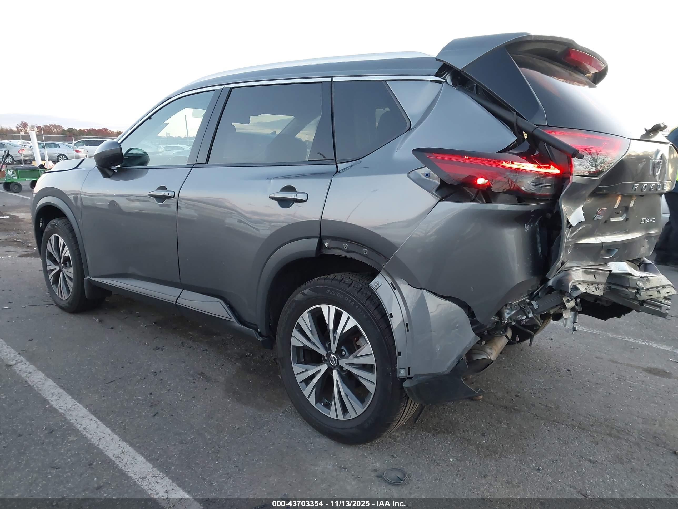 NISSAN ROGUE image 3