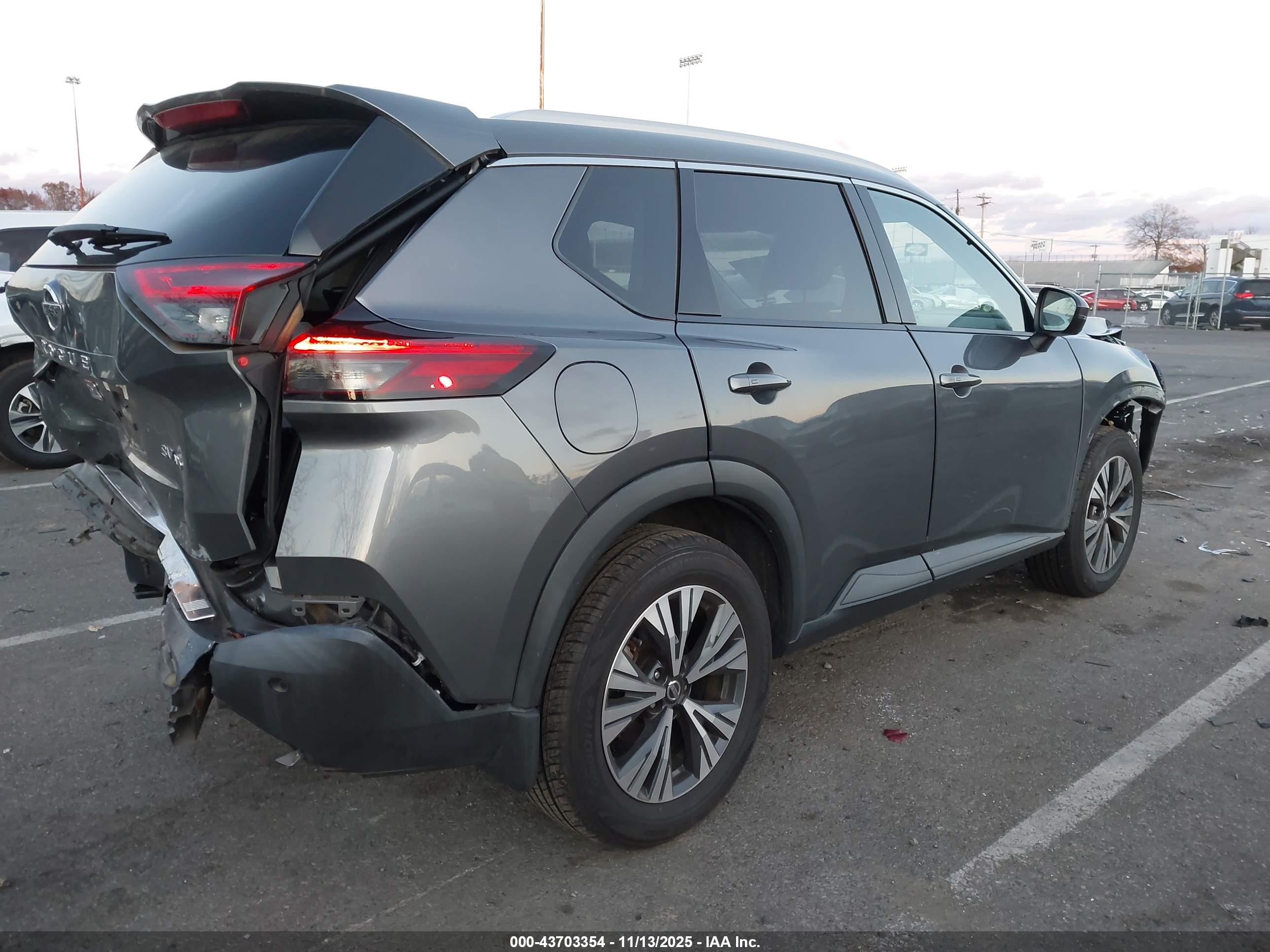 NISSAN ROGUE image 4