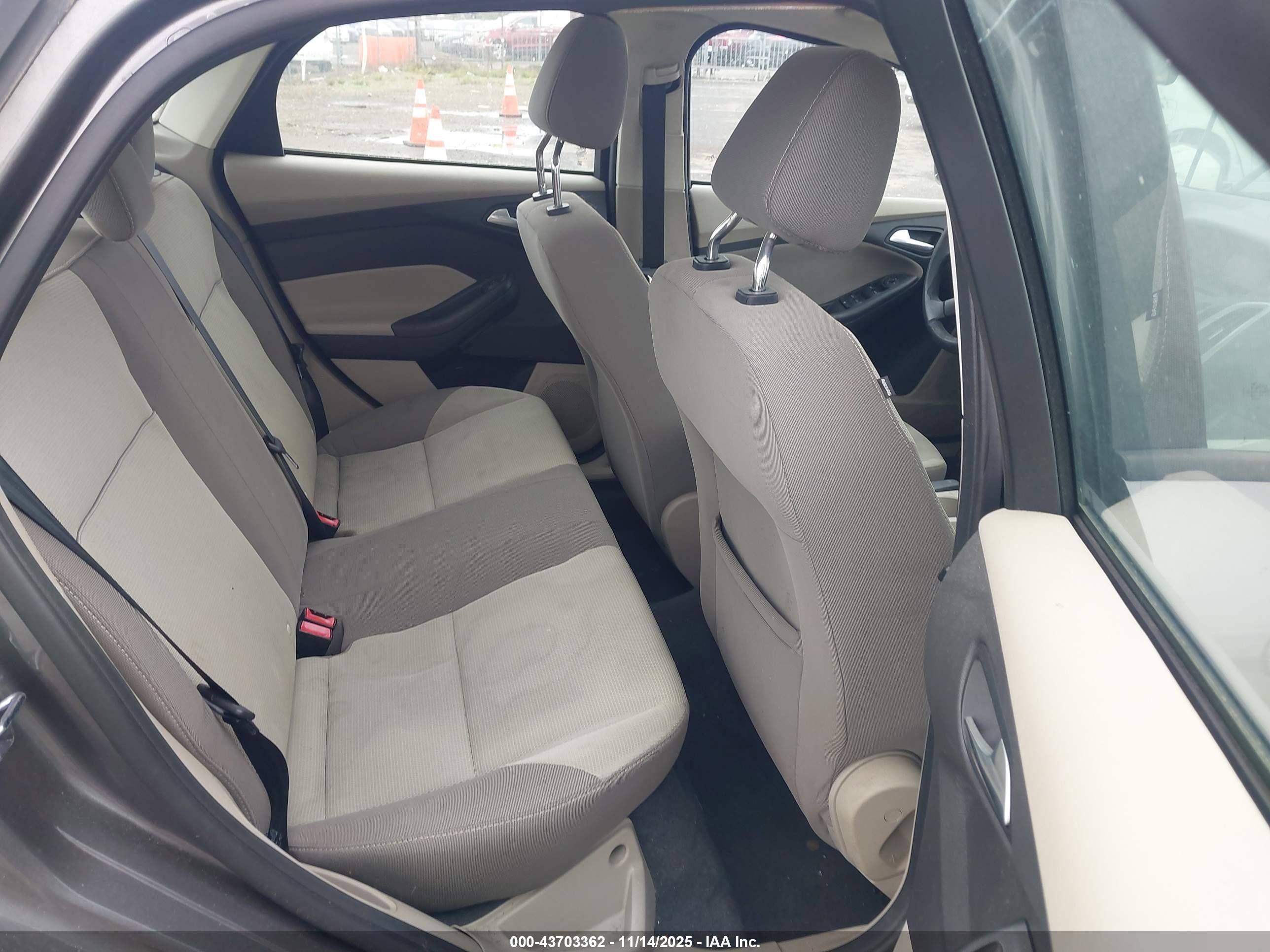 FORD FOCUS image 8