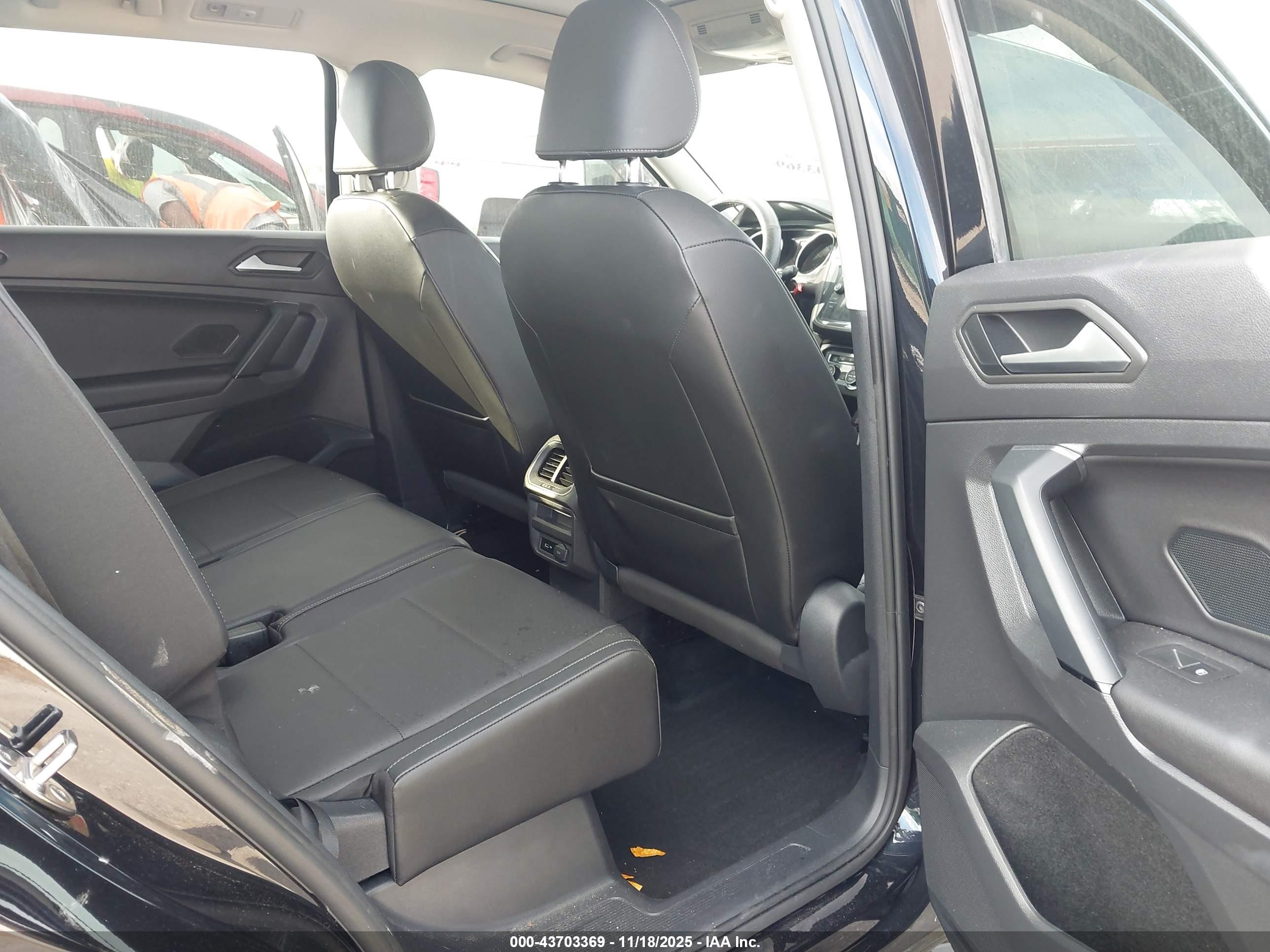 VOLKSWAGEN TIGUAN image 8