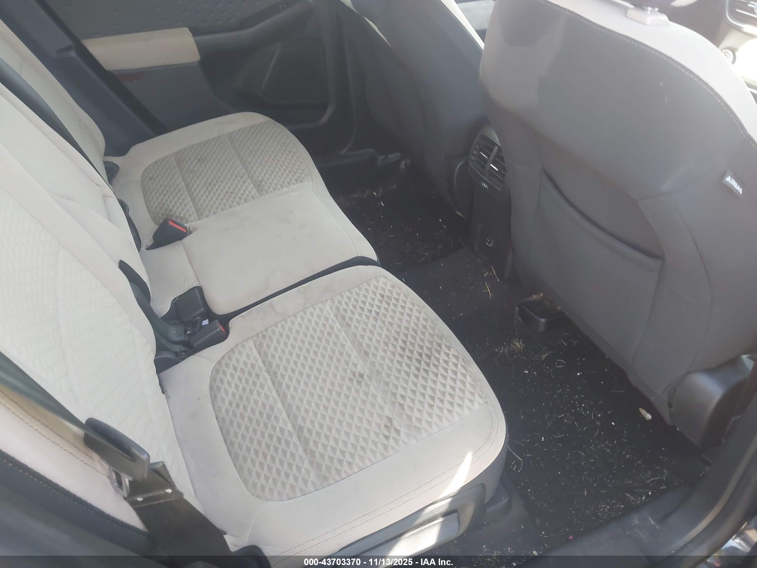 FORD ESCAPE image 8