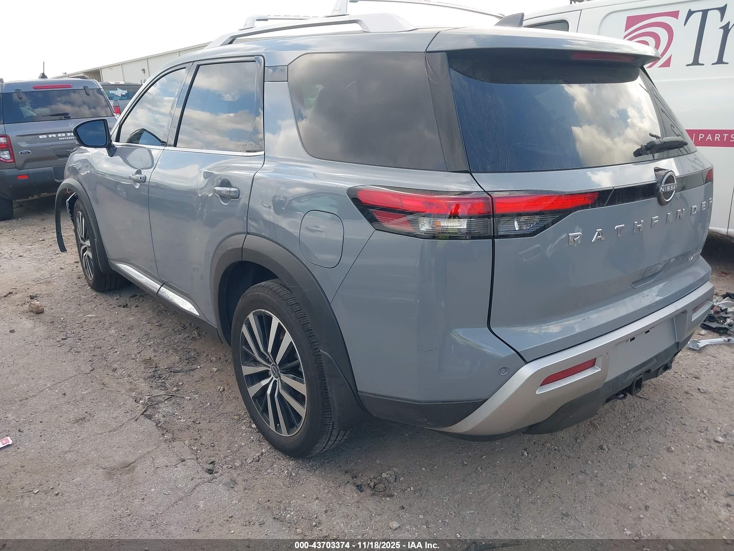 NISSAN PATHFINDER image 3