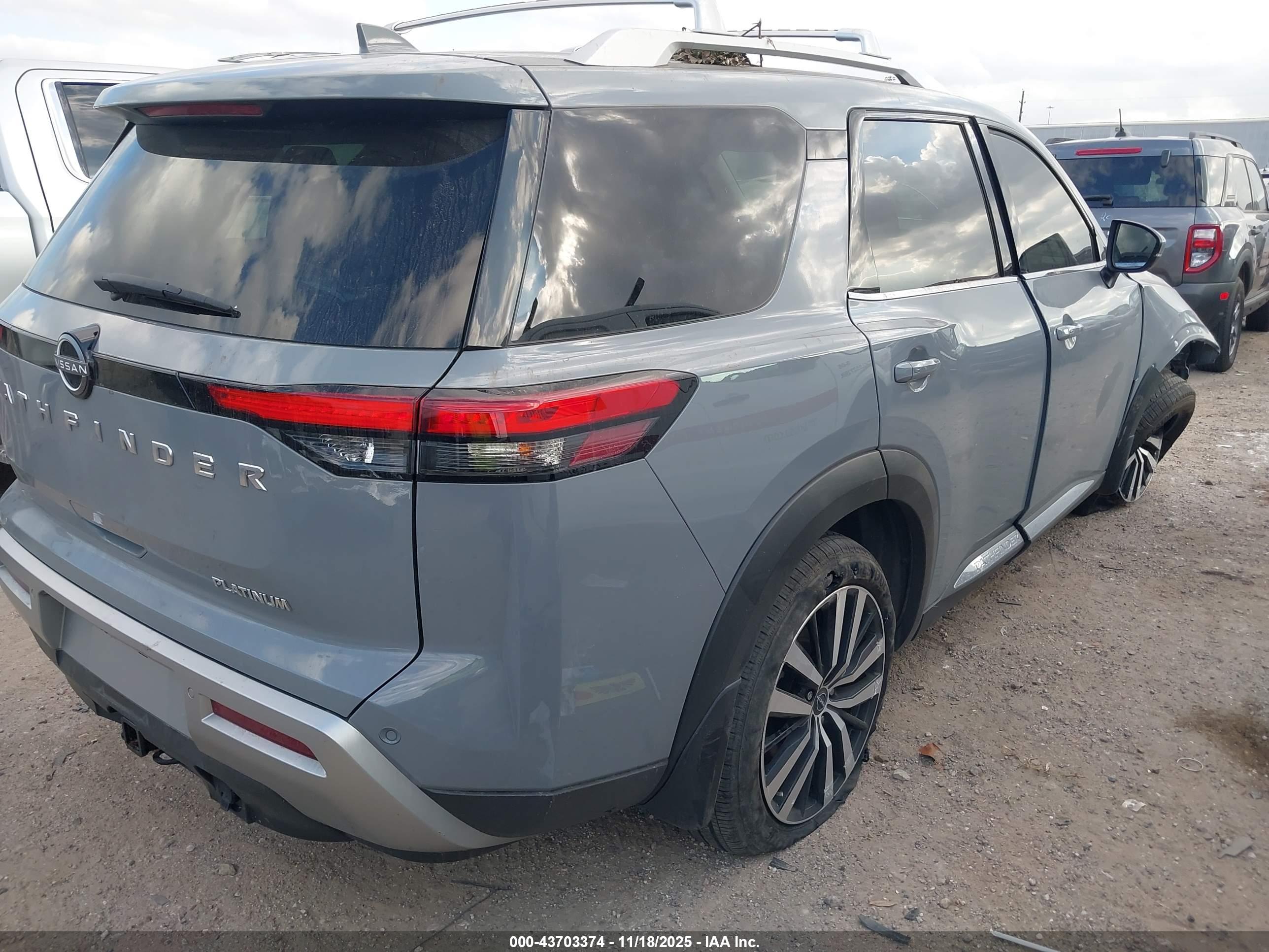 NISSAN PATHFINDER image 4